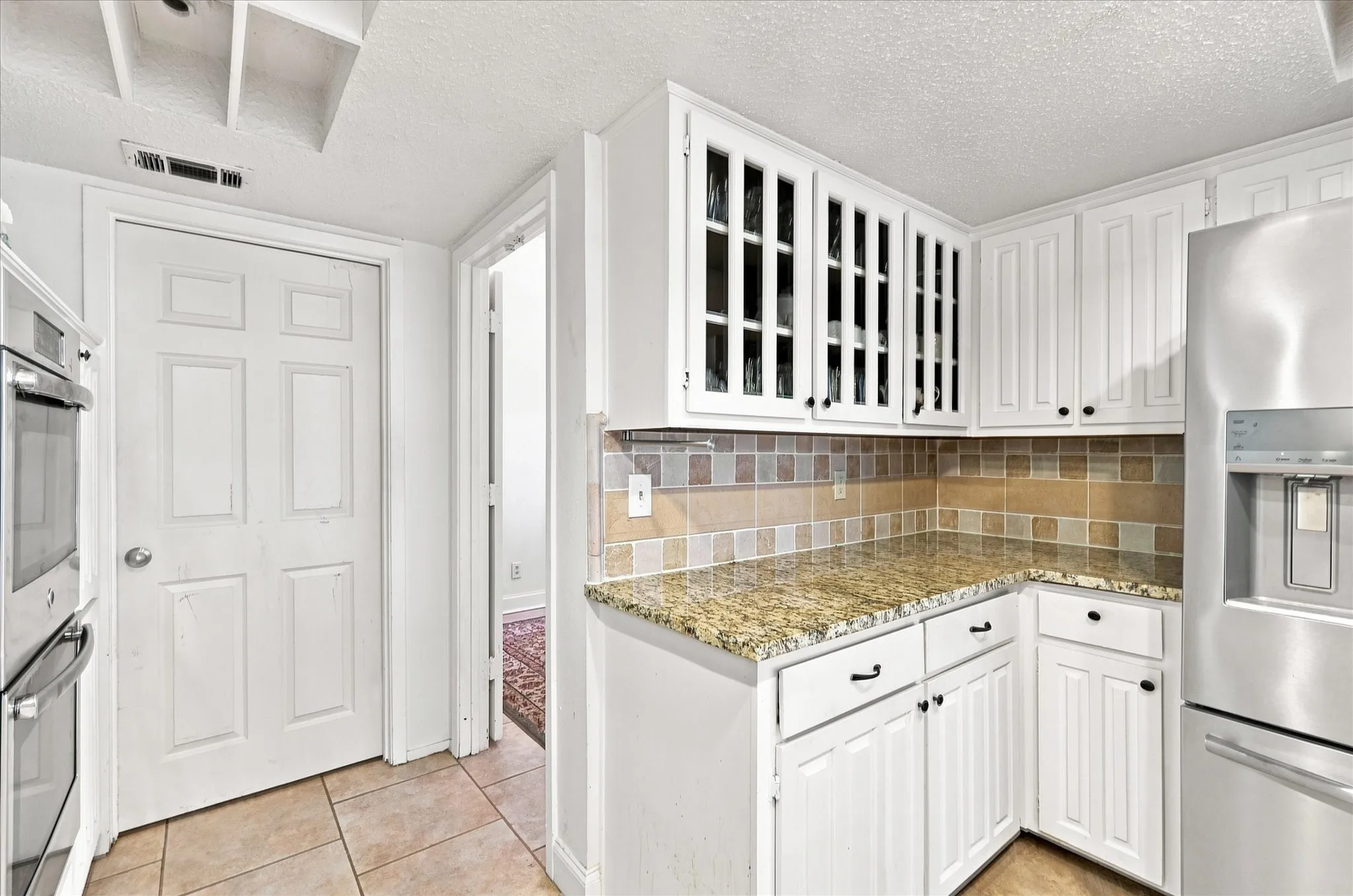 Duplex For Rent in Dallas County , 2021 Whippoorwill Lane, Carrollton, Texas 75006, 2 Bedroom, 2 Bathroom, 2 Garage spaces, 2,016 Sqft, built in 1978, mls#21380596, Real Estate Agent in Carrollton, Homes For Rent in Dallas county, Homes For Rent in Carrollton, Realtor in Carrollton Texas, Real Estate Brokerage Independent Realty Texas, Luminita Cordes Realtor