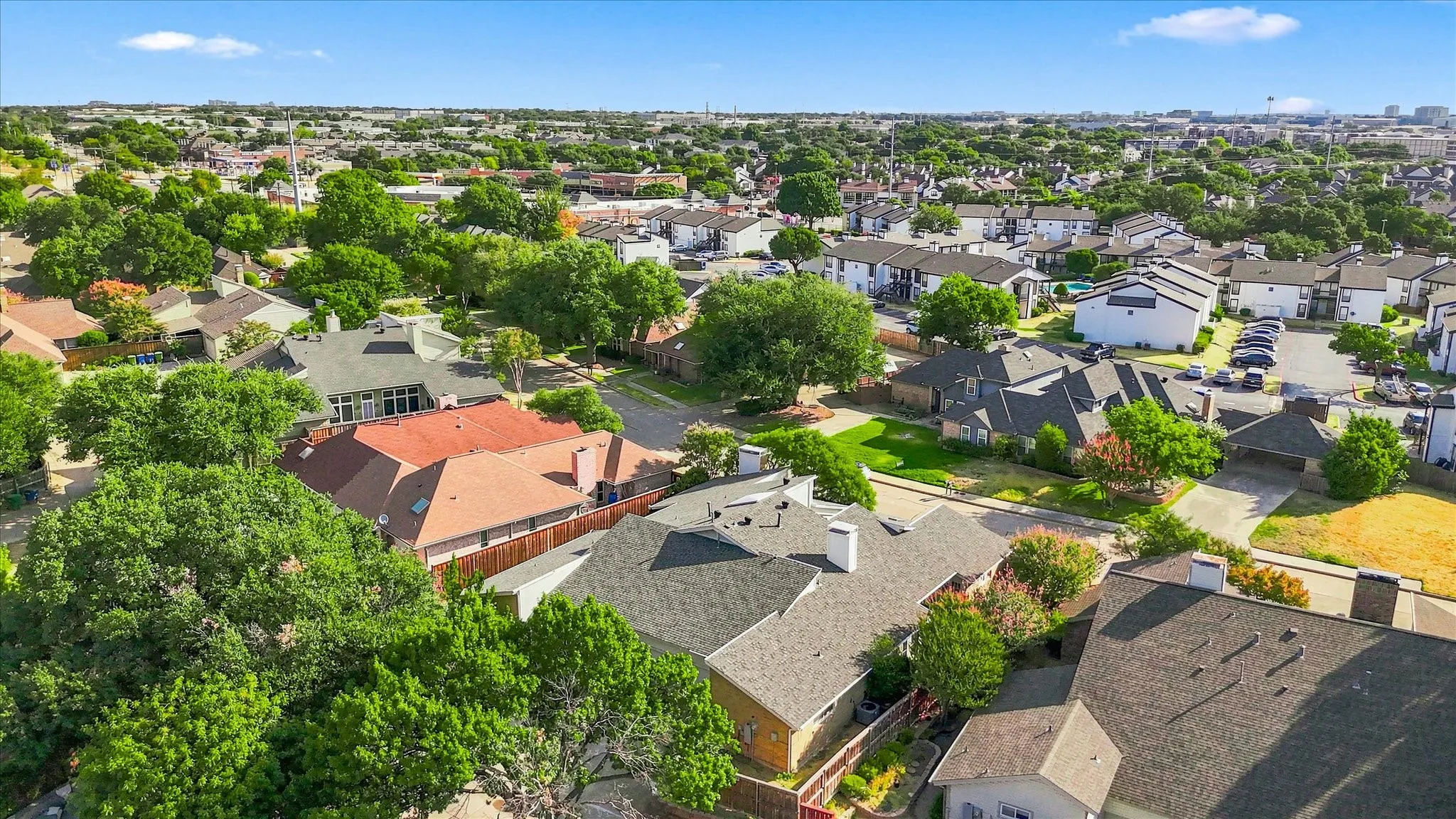 Duplex For Rent in Dallas County , 2021 Whippoorwill Lane, Carrollton, Texas 75006, 2 Bedroom, 2 Bathroom, 2 Garage spaces, 2,016 Sqft, built in 1978, mls#21380596, Real Estate Agent in Carrollton, Homes For Rent in Dallas county, Homes For Rent in Carrollton, Realtor in Carrollton Texas, Real Estate Brokerage Independent Realty Texas, Luminita Cordes Realtor
