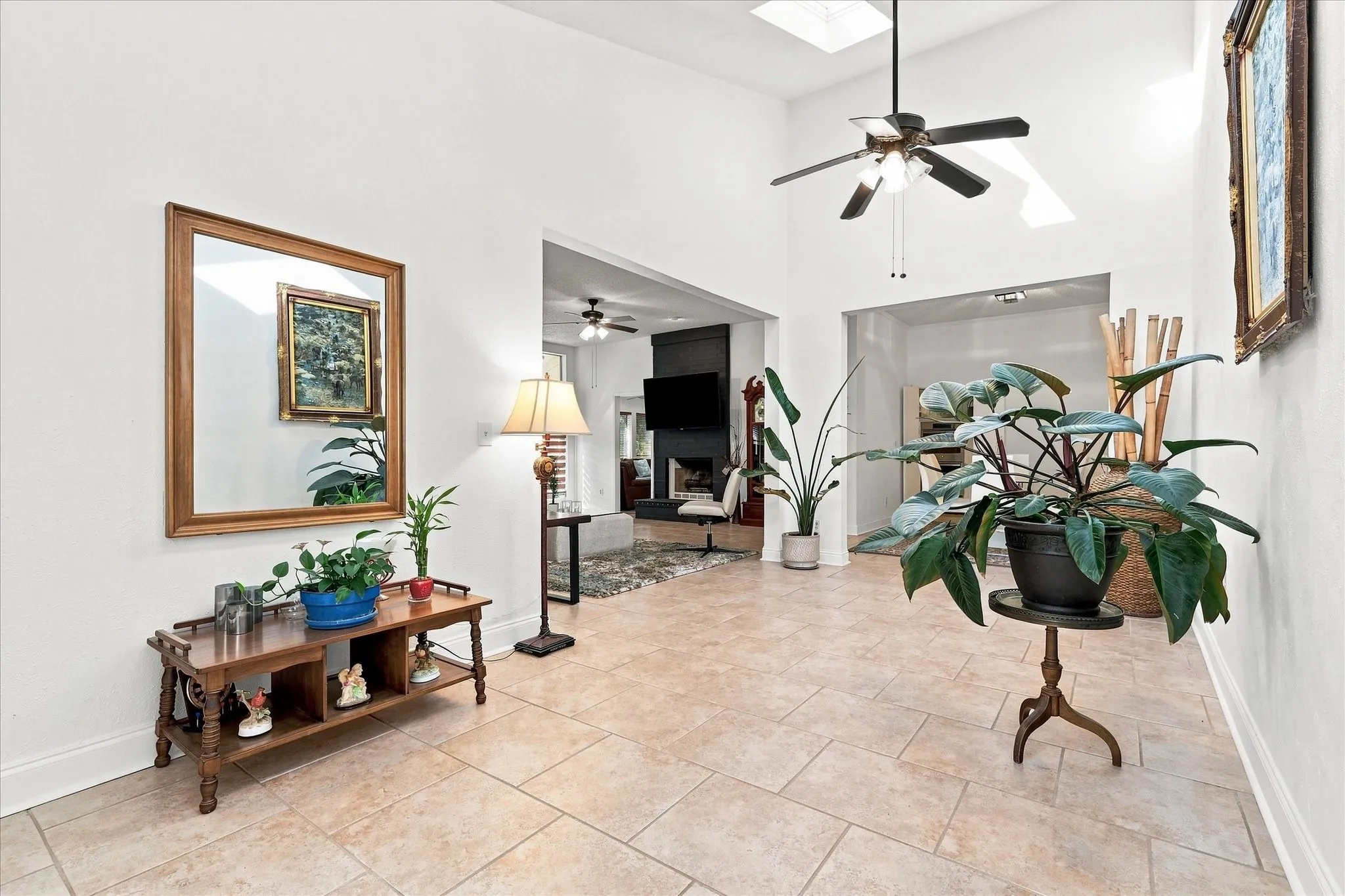 Duplex For Rent in Dallas County , 2021 Whippoorwill Lane, Carrollton, Texas 75006, 2 Bedroom, 2 Bathroom, 2 Garage spaces, 2,016 Sqft, built in 1978, mls#21380596, Real Estate Agent in Carrollton, Homes For Rent in Dallas county, Homes For Rent in Carrollton, Realtor in Carrollton Texas, Real Estate Brokerage Independent Realty Texas, Luminita Cordes Realtor
