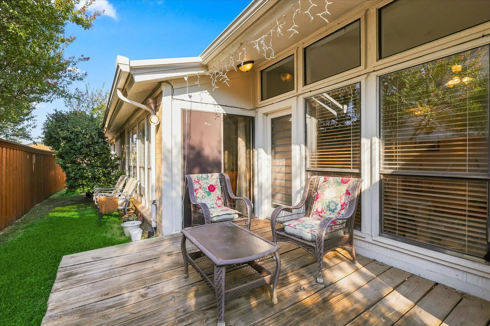 Duplex For Rent in Dallas County , 2021 Whippoorwill Lane, Carrollton, Texas 75006, 2 Bedroom, 2 Bathroom, 2 Garage spaces, 2,016 Sqft, built in 1978, mls#21380596, Real Estate Agent in Carrollton, Homes For Rent in Dallas county, Homes For Rent in Carrollton, Realtor in Carrollton Texas, Real Estate Brokerage Independent Realty Texas, Luminita Cordes Realtor