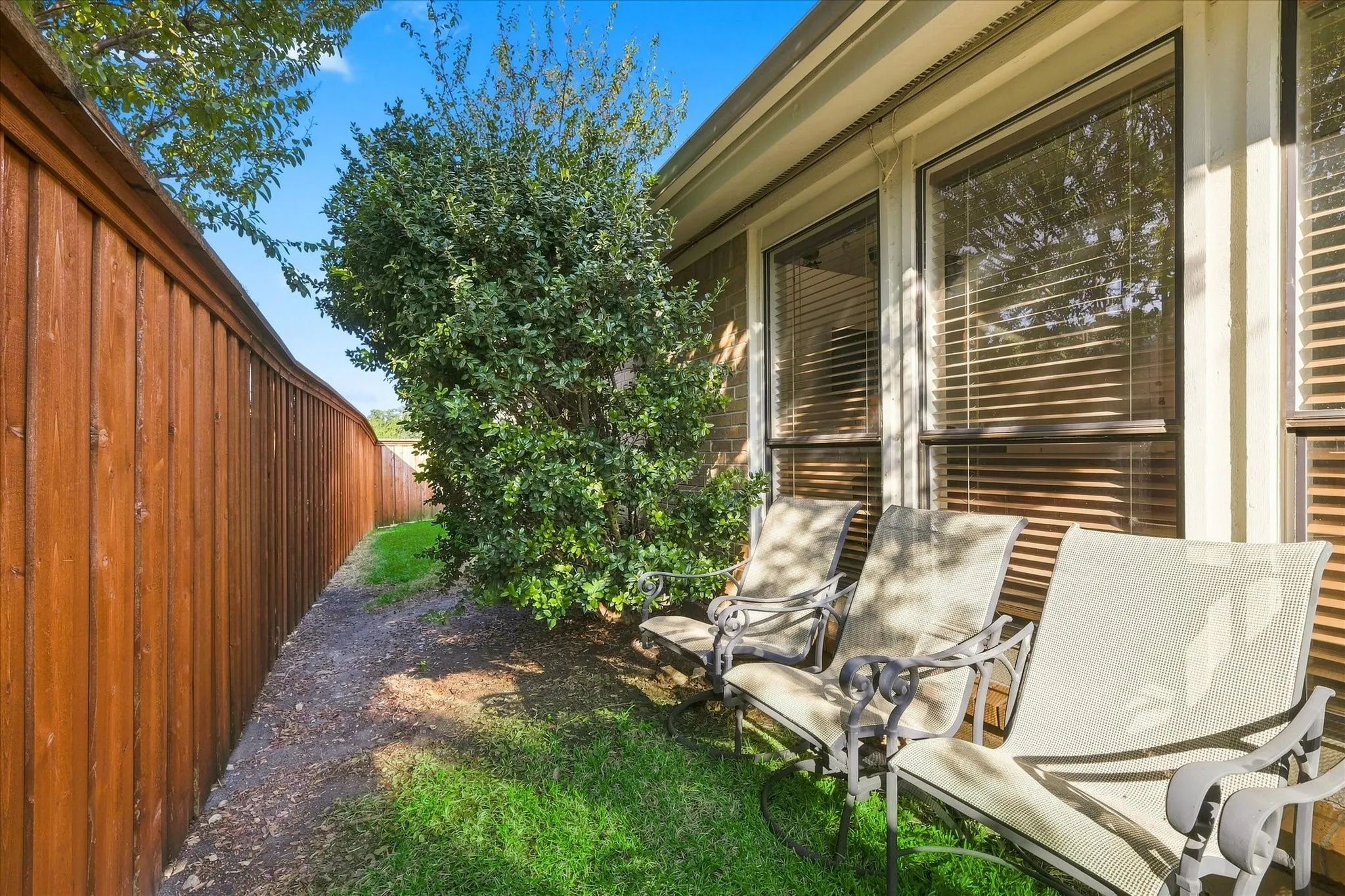Duplex For Rent in Dallas County , 2021 Whippoorwill Lane, Carrollton, Texas 75006, 2 Bedroom, 2 Bathroom, 2 Garage spaces, 2,016 Sqft, built in 1978, mls#21380596, Real Estate Agent in Carrollton, Homes For Rent in Dallas county, Homes For Rent in Carrollton, Realtor in Carrollton Texas, Real Estate Brokerage Independent Realty Texas, Luminita Cordes Realtor