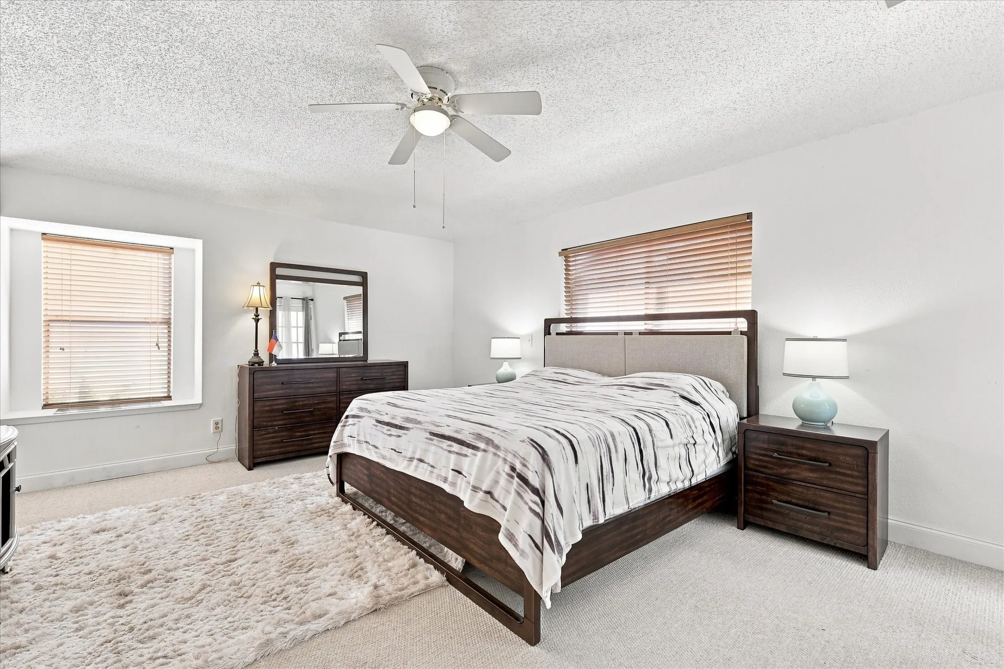Duplex For Rent in Dallas County , 2021 Whippoorwill Lane, Carrollton, Texas 75006, 2 Bedroom, 2 Bathroom, 2 Garage spaces, 2,016 Sqft, built in 1978, mls#21380596, Real Estate Agent in Carrollton, Homes For Rent in Dallas county, Homes For Rent in Carrollton, Realtor in Carrollton Texas, Real Estate Brokerage Independent Realty Texas, Luminita Cordes Realtor