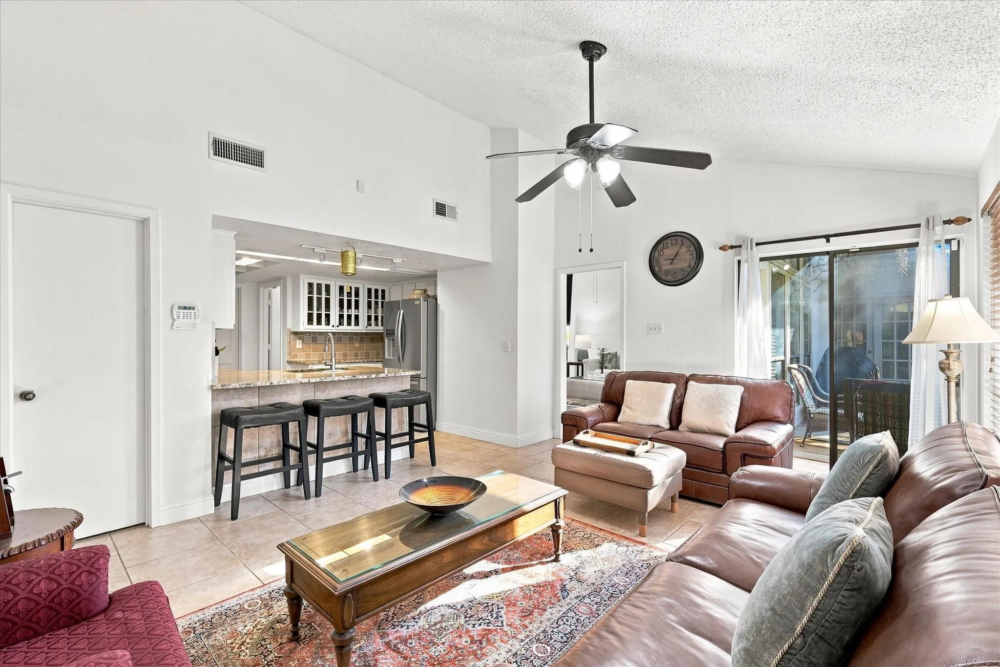 Duplex For Rent in Dallas County , 2021 Whippoorwill Lane, Carrollton, Texas 75006, 2 Bedroom, 2 Bathroom, 2 Garage spaces, 2,016 Sqft, built in 1978, mls#21380596, Real Estate Agent in Carrollton, Homes For Rent in Dallas county, Homes For Rent in Carrollton, Realtor in Carrollton Texas, Real Estate Brokerage Independent Realty Texas, Luminita Cordes Realtor