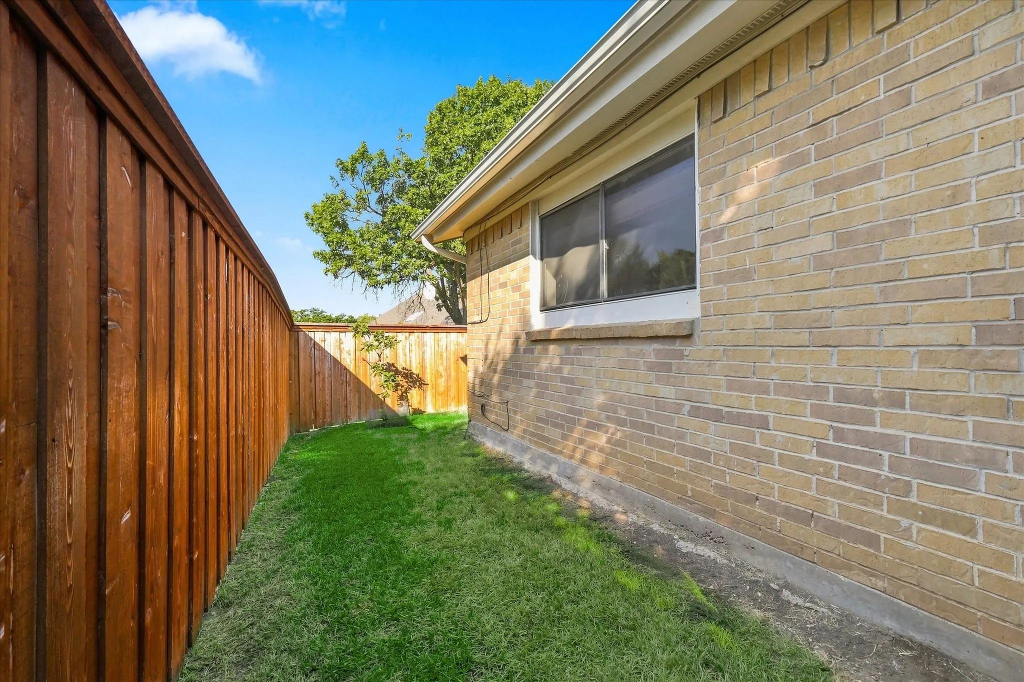 Duplex For Rent in Dallas County , 2021 Whippoorwill Lane, Carrollton, Texas 75006, 2 Bedroom, 2 Bathroom, 2 Garage spaces, 2,016 Sqft, built in 1978, mls#21380596, Real Estate Agent in Carrollton, Homes For Rent in Dallas county, Homes For Rent in Carrollton, Realtor in Carrollton Texas, Real Estate Brokerage Independent Realty Texas, Luminita Cordes Realtor