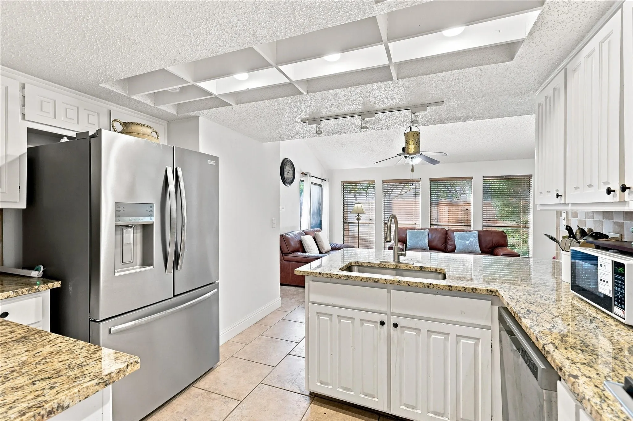 Duplex For Rent in Dallas County , 2021 Whippoorwill Lane, Carrollton, Texas 75006, 2 Bedroom, 2 Bathroom, 2 Garage spaces, 2,016 Sqft, built in 1978, mls#21380596, Real Estate Agent in Carrollton, Homes For Rent in Dallas county, Homes For Rent in Carrollton, Realtor in Carrollton Texas, Real Estate Brokerage Independent Realty Texas, Luminita Cordes Realtor