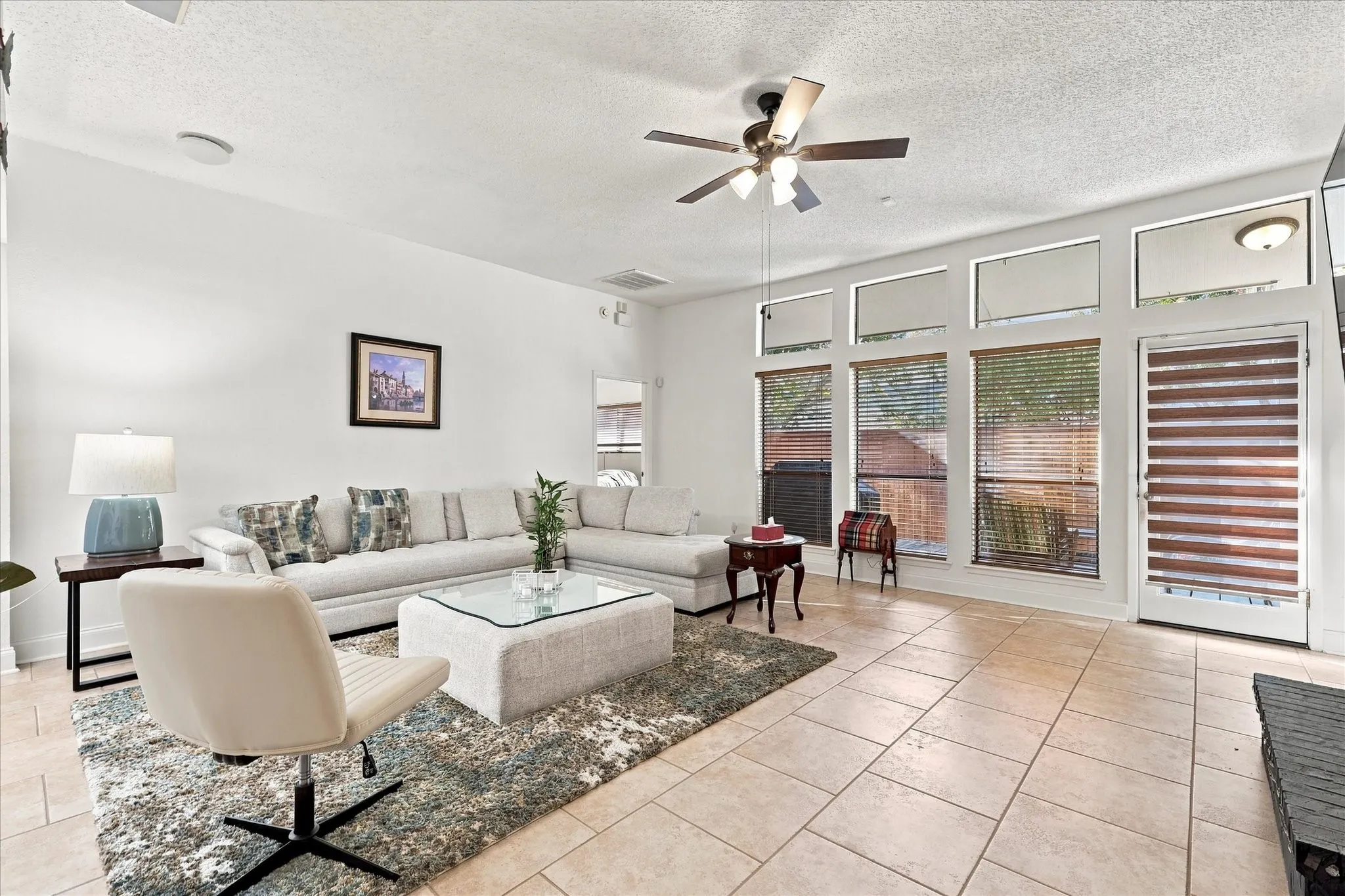 Duplex For Rent in Dallas County , 2021 Whippoorwill Lane, Carrollton, Texas 75006, 2 Bedroom, 2 Bathroom, 2 Garage spaces, 2,016 Sqft, built in 1978, mls#21380596, Real Estate Agent in Carrollton, Homes For Rent in Dallas county, Homes For Rent in Carrollton, Realtor in Carrollton Texas, Real Estate Brokerage Independent Realty Texas, Luminita Cordes Realtor