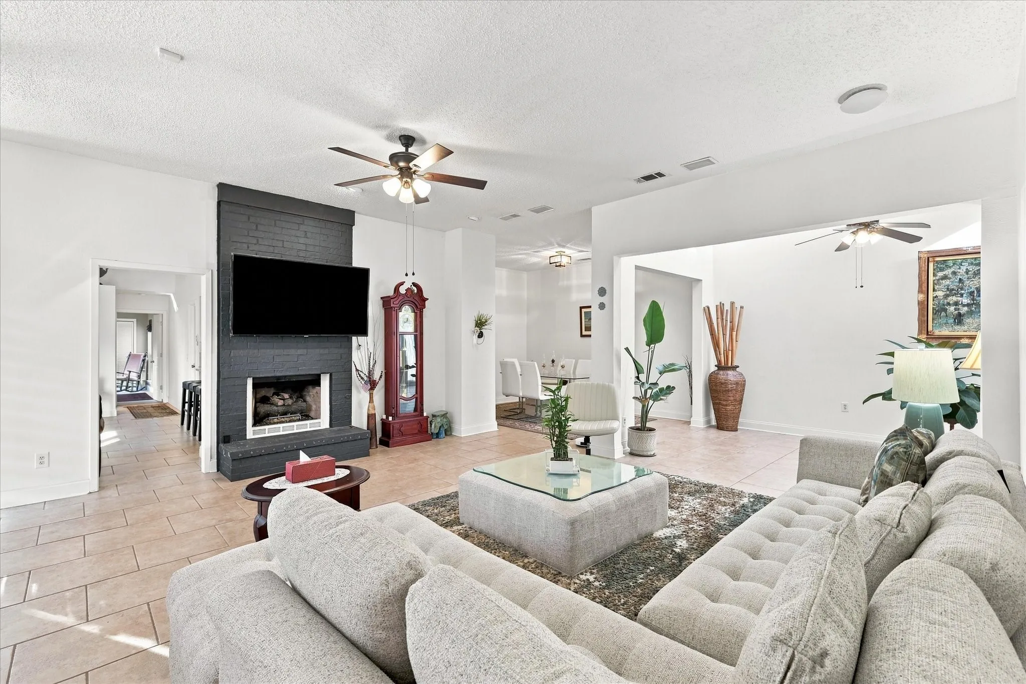 Duplex For Rent in Dallas County , 2021 Whippoorwill Lane, Carrollton, Texas 75006, 2 Bedroom, 2 Bathroom, 2 Garage spaces, 2,016 Sqft, built in 1978, mls#21380596, Real Estate Agent in Carrollton, Homes For Rent in Dallas county, Homes For Rent in Carrollton, Realtor in Carrollton Texas, Real Estate Brokerage Independent Realty Texas, Luminita Cordes Realtor