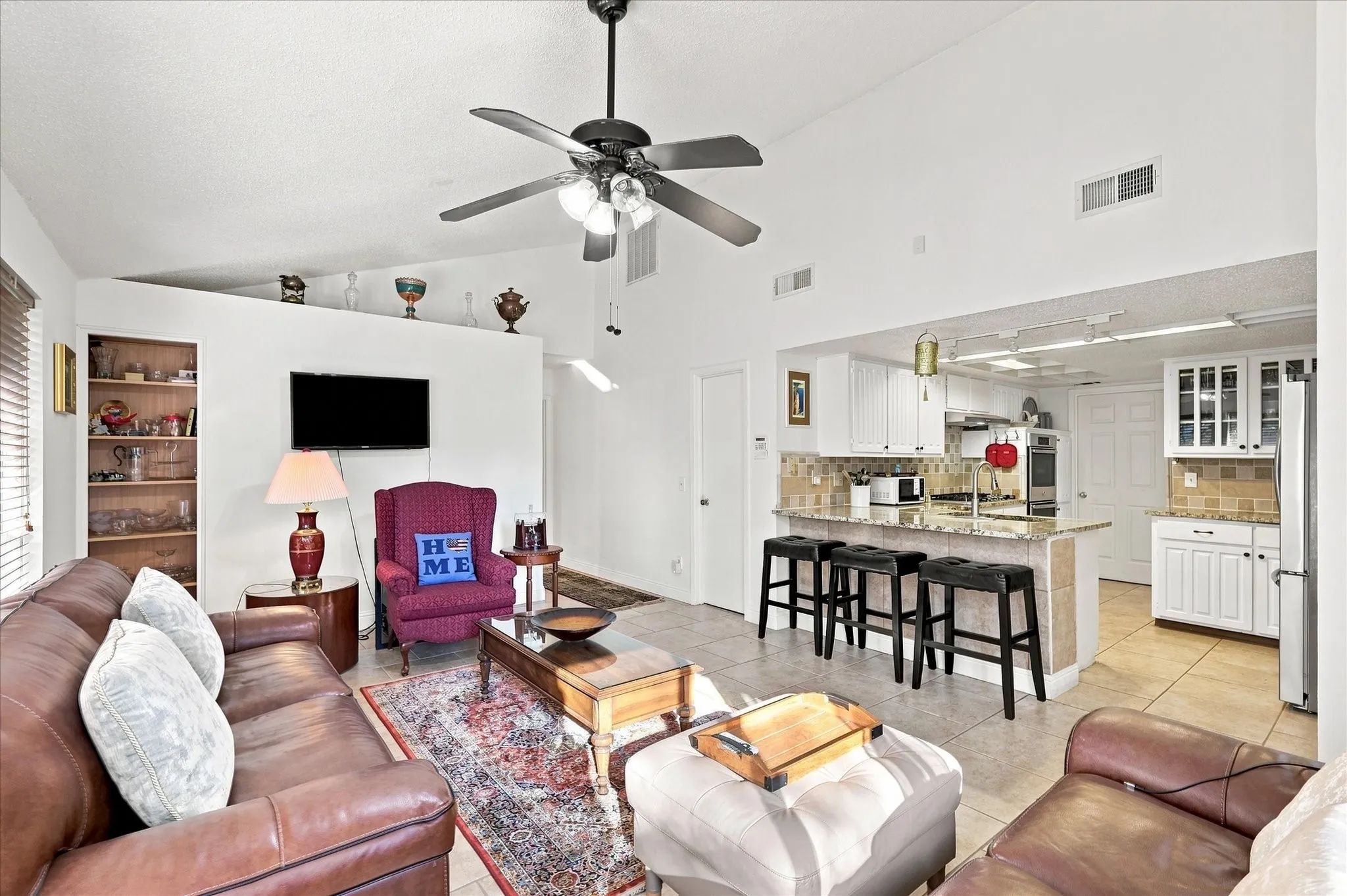 Duplex For Rent in Dallas County , 2021 Whippoorwill Lane, Carrollton, Texas 75006, 2 Bedroom, 2 Bathroom, 2 Garage spaces, 2,016 Sqft, built in 1978, mls#21380596, Real Estate Agent in Carrollton, Homes For Rent in Dallas county, Homes For Rent in Carrollton, Realtor in Carrollton Texas, Real Estate Brokerage Independent Realty Texas, Luminita Cordes Realtor