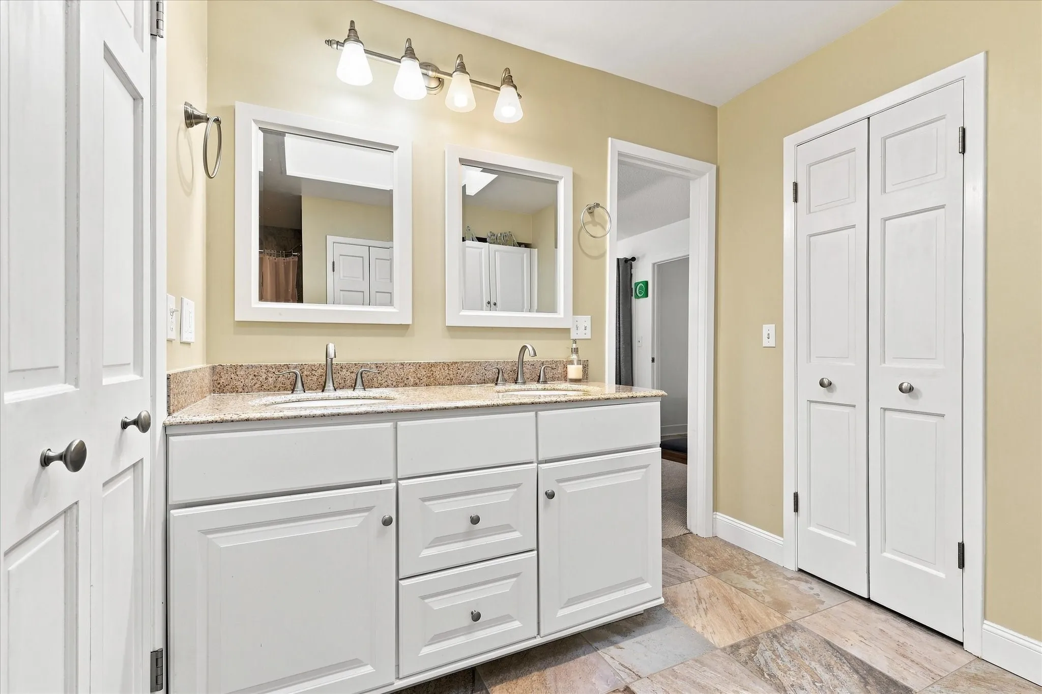 Duplex For Rent in Dallas County , 2021 Whippoorwill Lane, Carrollton, Texas 75006, 2 Bedroom, 2 Bathroom, 2 Garage spaces, 2,016 Sqft, built in 1978, mls#21380596, Real Estate Agent in Carrollton, Homes For Rent in Dallas county, Homes For Rent in Carrollton, Realtor in Carrollton Texas, Real Estate Brokerage Independent Realty Texas, Luminita Cordes Realtor