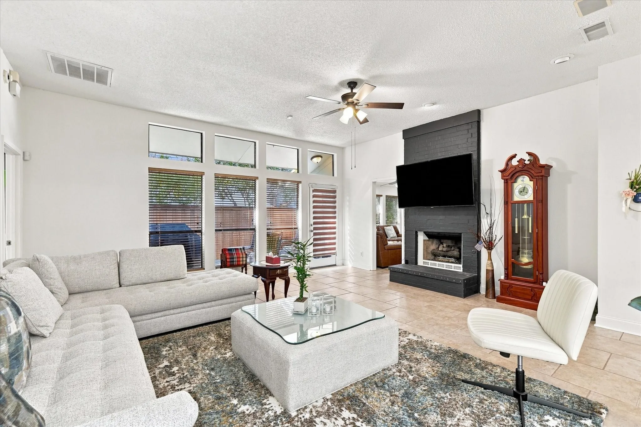 Duplex For Rent in Dallas County , 2021 Whippoorwill Lane, Carrollton, Texas 75006, 2 Bedroom, 2 Bathroom, 2 Garage spaces, 2,016 Sqft, built in 1978, mls#21380596, Real Estate Agent in Carrollton, Homes For Rent in Dallas county, Homes For Rent in Carrollton, Realtor in Carrollton Texas, Real Estate Brokerage Independent Realty Texas, Luminita Cordes Realtor