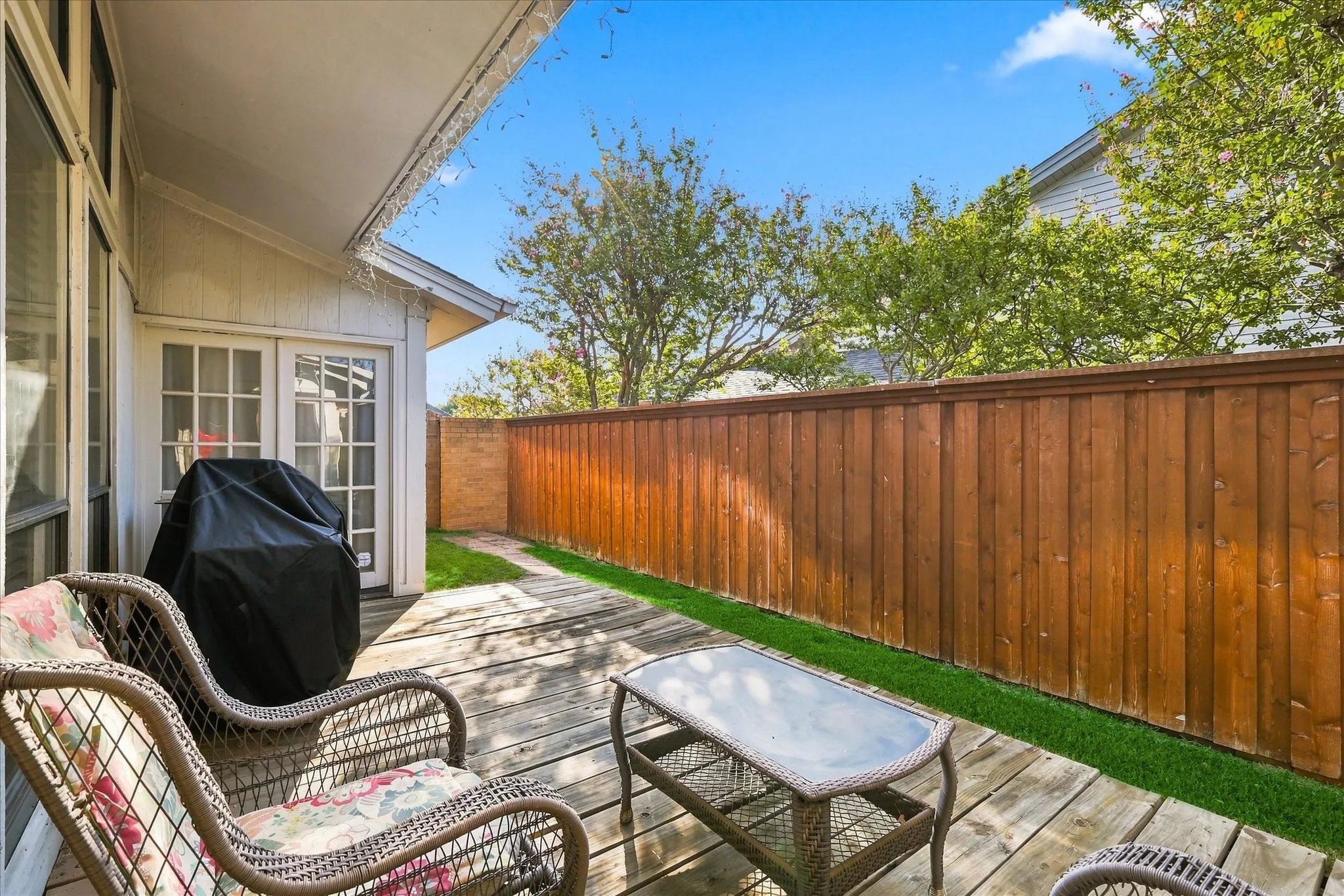 Duplex For Rent in Dallas County , 2021 Whippoorwill Lane, Carrollton, Texas 75006, 2 Bedroom, 2 Bathroom, 2 Garage spaces, 2,016 Sqft, built in 1978, mls#21380596, Real Estate Agent in Carrollton, Homes For Rent in Dallas county, Homes For Rent in Carrollton, Realtor in Carrollton Texas, Real Estate Brokerage Independent Realty Texas, Luminita Cordes Realtor