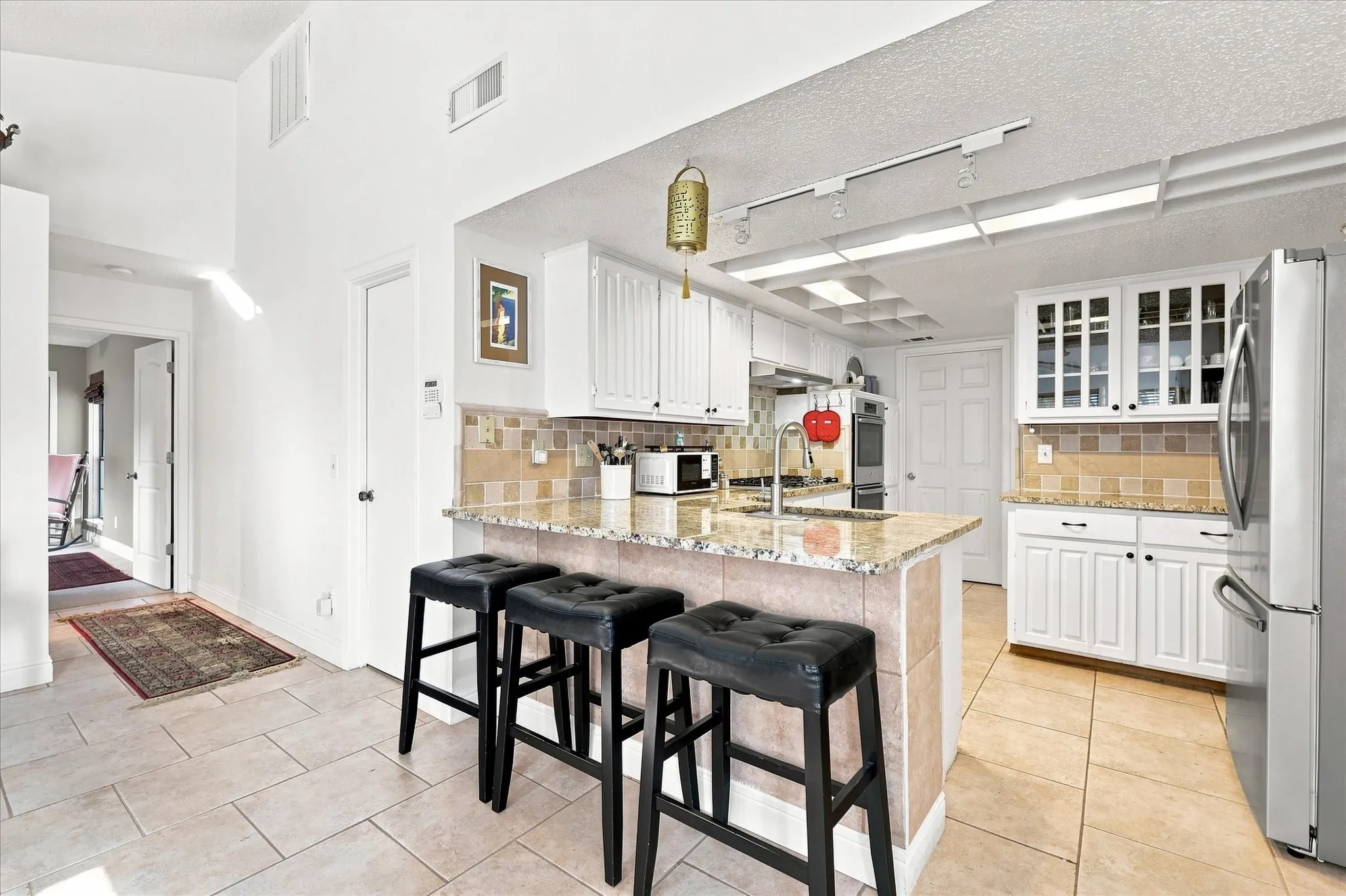 Duplex For Rent in Dallas County , 2021 Whippoorwill Lane, Carrollton, Texas 75006, 2 Bedroom, 2 Bathroom, 2 Garage spaces, 2,016 Sqft, built in 1978, mls#21380596, Real Estate Agent in Carrollton, Homes For Rent in Dallas county, Homes For Rent in Carrollton, Realtor in Carrollton Texas, Real Estate Brokerage Independent Realty Texas, Luminita Cordes Realtor