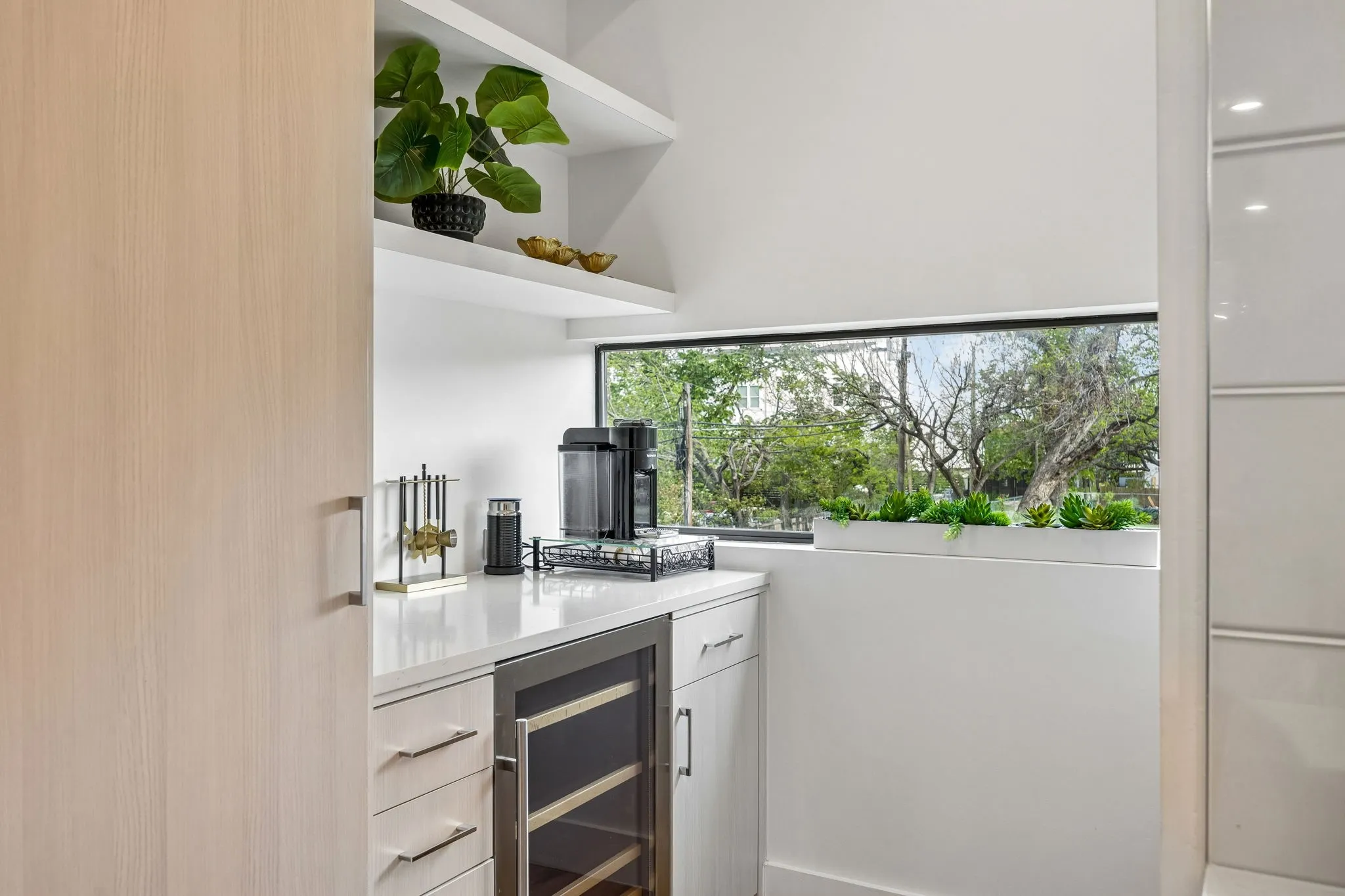 Single Family Residence For Sale in Dallas County , 4820 Dinsmore Court, Dallas, Texas 75204, 3 Bedroom, 4 Bathroom, 2 Garage spaces, 2,176 Sqft, built in 2020, mls#21382332, Real Estate Agent in Dallas, Homes For Sale in Dallas county, Homes For Sale in Dallas, Realtor in Dallas Texas, Real Estate Brokerage Independent Realty Texas, Luminita Cordes Realtor