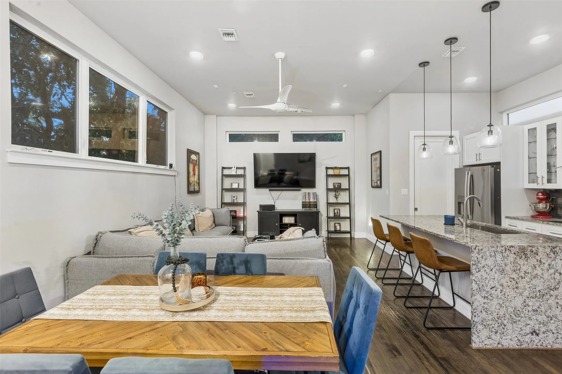 Condominium For Sale in Dallas County , 5914 Lindell Avenue 400, Dallas, Texas 75206, 2 Bedroom, 3 Bathroom, 2 Garage spaces, 1,502 Sqft, built in 2015, mls#21382150, Real Estate Agent in Dallas, Homes For Sale in Dallas county, Homes For Sale in Dallas, Realtor in Dallas Texas, Real Estate Brokerage Independent Realty Texas, Luminita Cordes Realtor