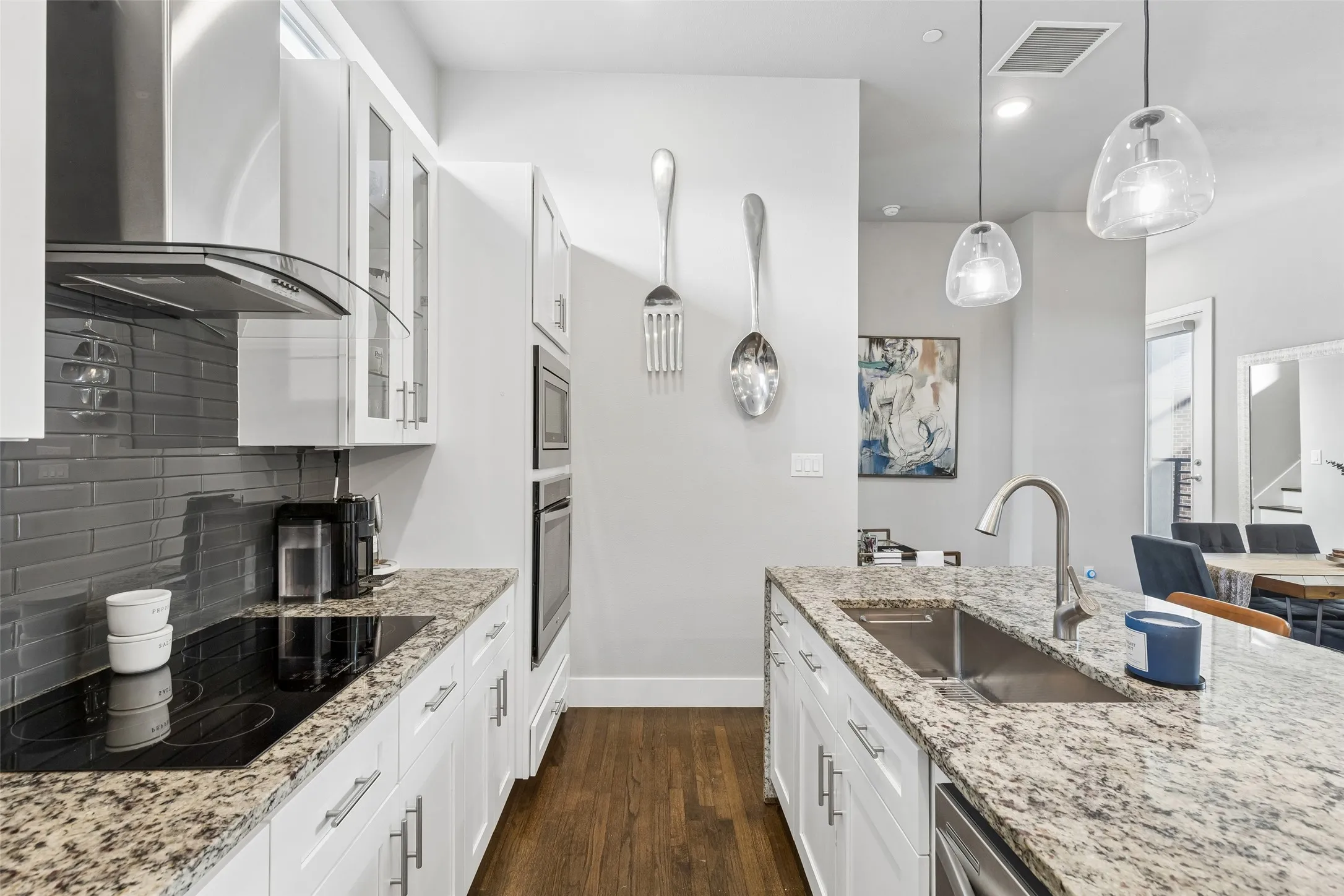 Condominium For Sale in Dallas County , 5914 Lindell Avenue 400, Dallas, Texas 75206, 2 Bedroom, 3 Bathroom, 2 Garage spaces, 1,502 Sqft, built in 2015, mls#21382150, Real Estate Agent in Dallas, Homes For Sale in Dallas county, Homes For Sale in Dallas, Realtor in Dallas Texas, Real Estate Brokerage Independent Realty Texas, Luminita Cordes Realtor
