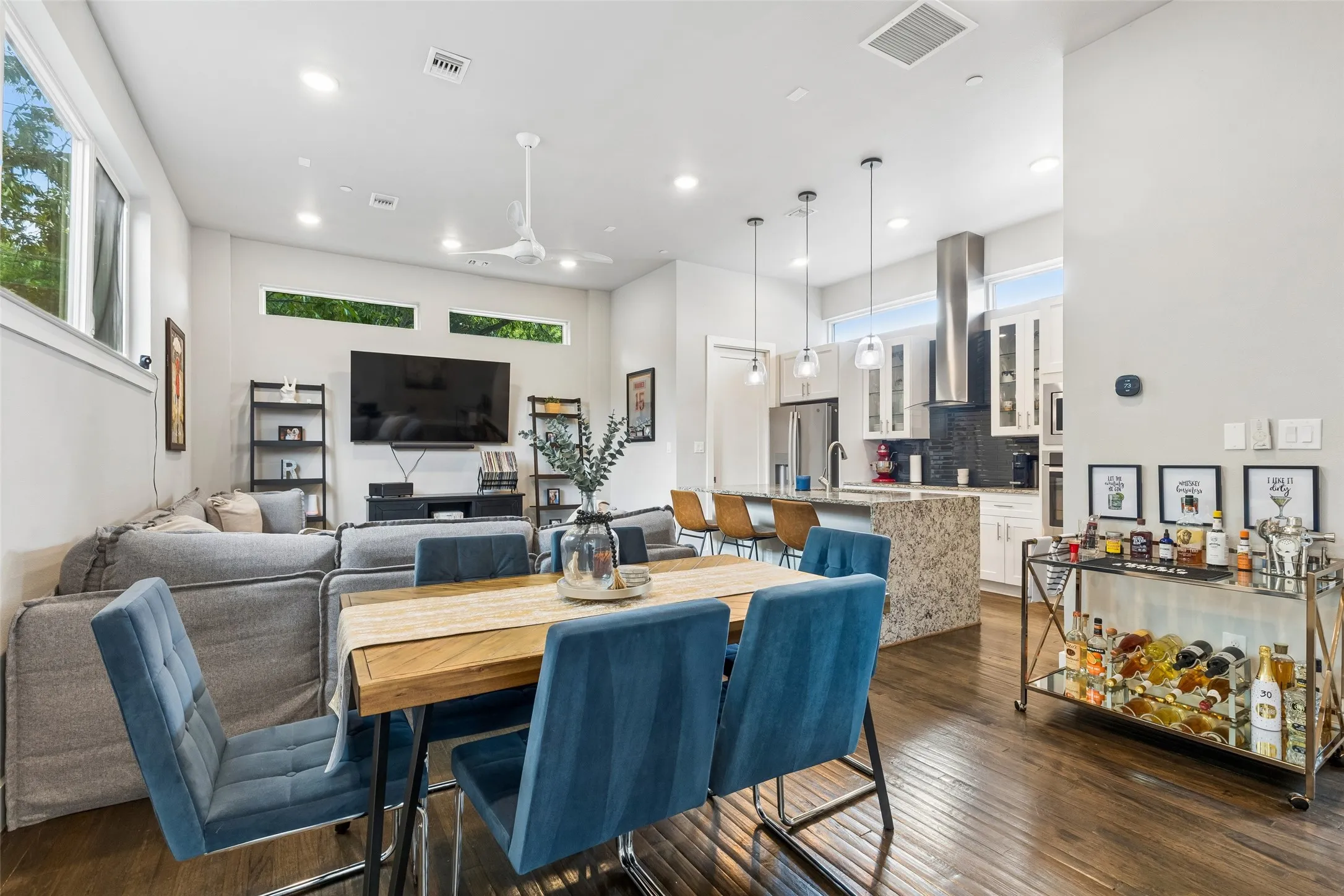 Condominium For Sale in Dallas County , 5914 Lindell Avenue 400, Dallas, Texas 75206, 2 Bedroom, 3 Bathroom, 2 Garage spaces, 1,502 Sqft, built in 2015, mls#21382150, Real Estate Agent in Dallas, Homes For Sale in Dallas county, Homes For Sale in Dallas, Realtor in Dallas Texas, Real Estate Brokerage Independent Realty Texas, Luminita Cordes Realtor