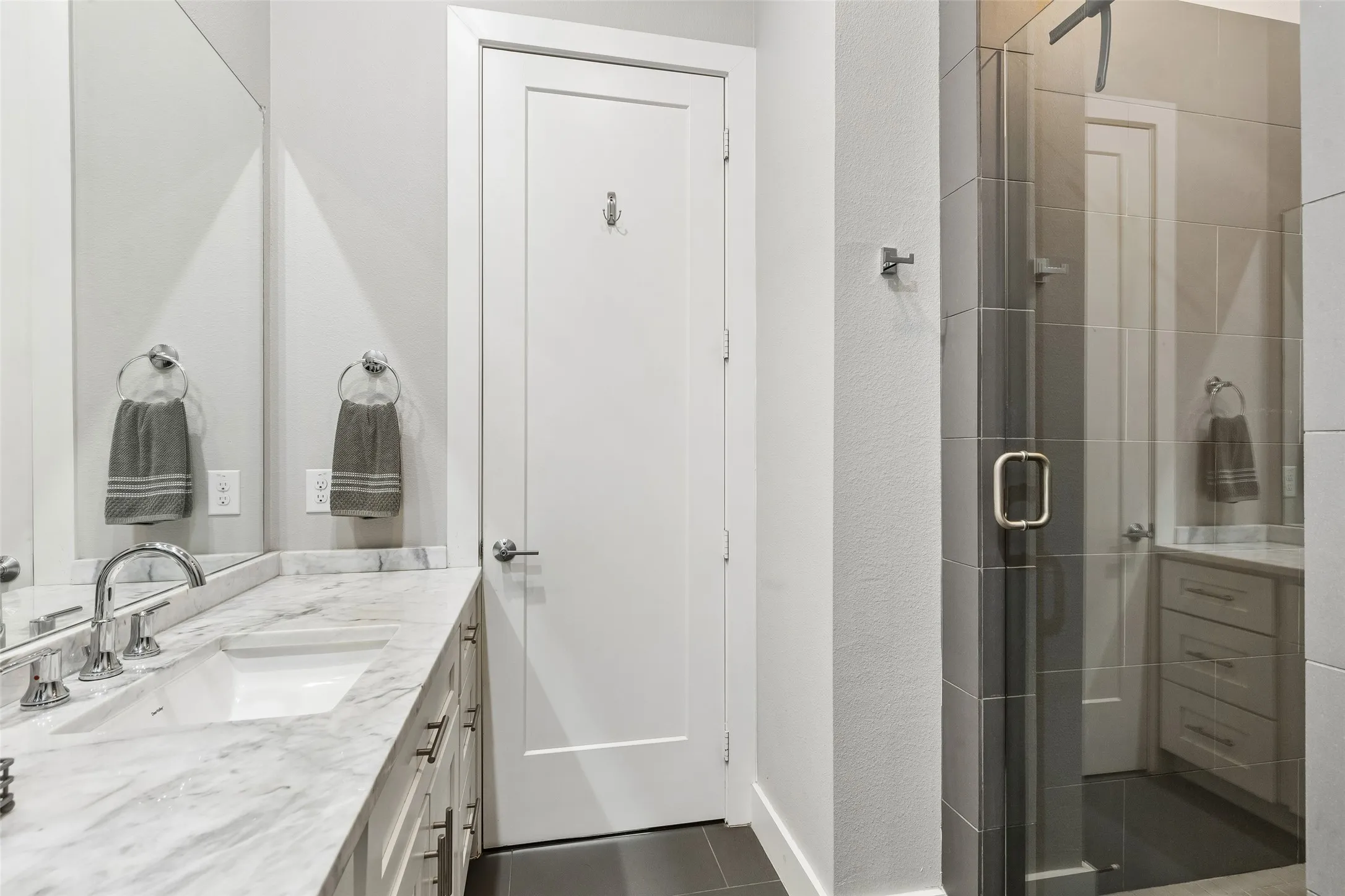 Condominium For Sale in Dallas County , 5914 Lindell Avenue 400, Dallas, Texas 75206, 2 Bedroom, 3 Bathroom, 2 Garage spaces, 1,502 Sqft, built in 2015, mls#21382150, Real Estate Agent in Dallas, Homes For Sale in Dallas county, Homes For Sale in Dallas, Realtor in Dallas Texas, Real Estate Brokerage Independent Realty Texas, Luminita Cordes Realtor