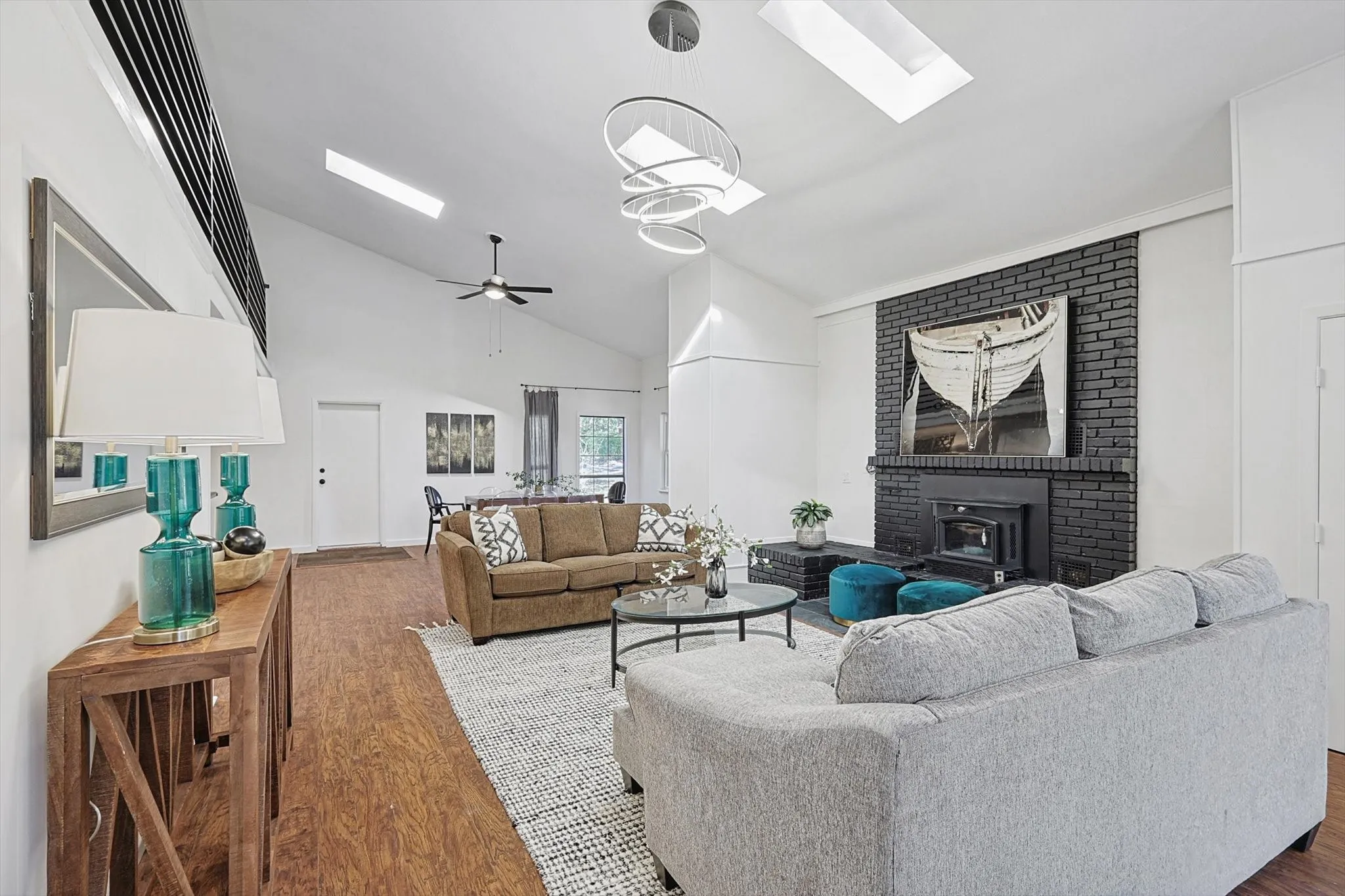 Single Family Residence For Rent in Denton County , 2713 Mcpherson Lane, Flower Mound, Texas 75022, 4 Bedroom, 4 Bathroom, 2 Garage spaces, 2,697 Sqft, built in 1962, mls#21382830, Real Estate Agent in Flower Mound, Homes For Rent in Denton county, Homes For Rent in Flower Mound, Realtor in Flower Mound Texas, Real Estate Brokerage Independent Realty Texas, Luminita Cordes Realtor