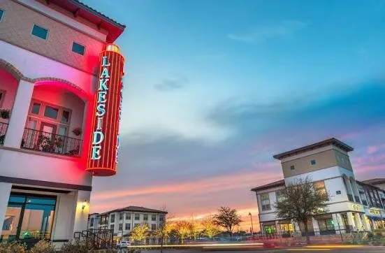 Walking Distance to Lakeside restaurants and events