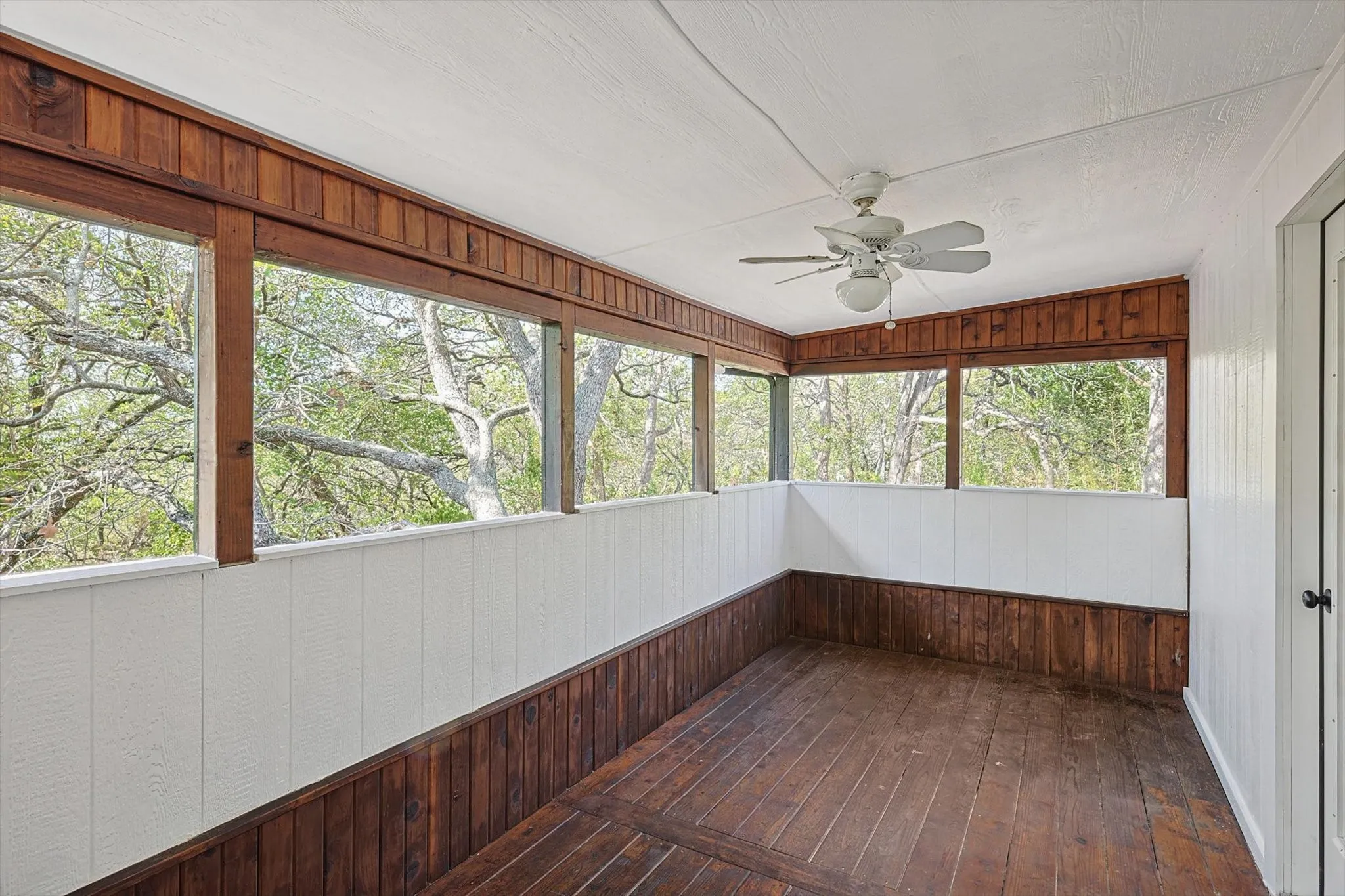 Single Family Residence For Rent in Denton County , 2713 Mcpherson Lane, Flower Mound, Texas 75022, 4 Bedroom, 4 Bathroom, 2 Garage spaces, 2,697 Sqft, built in 1962, mls#21382830, Real Estate Agent in Flower Mound, Homes For Rent in Denton county, Homes For Rent in Flower Mound, Realtor in Flower Mound Texas, Real Estate Brokerage Independent Realty Texas, Luminita Cordes Realtor
