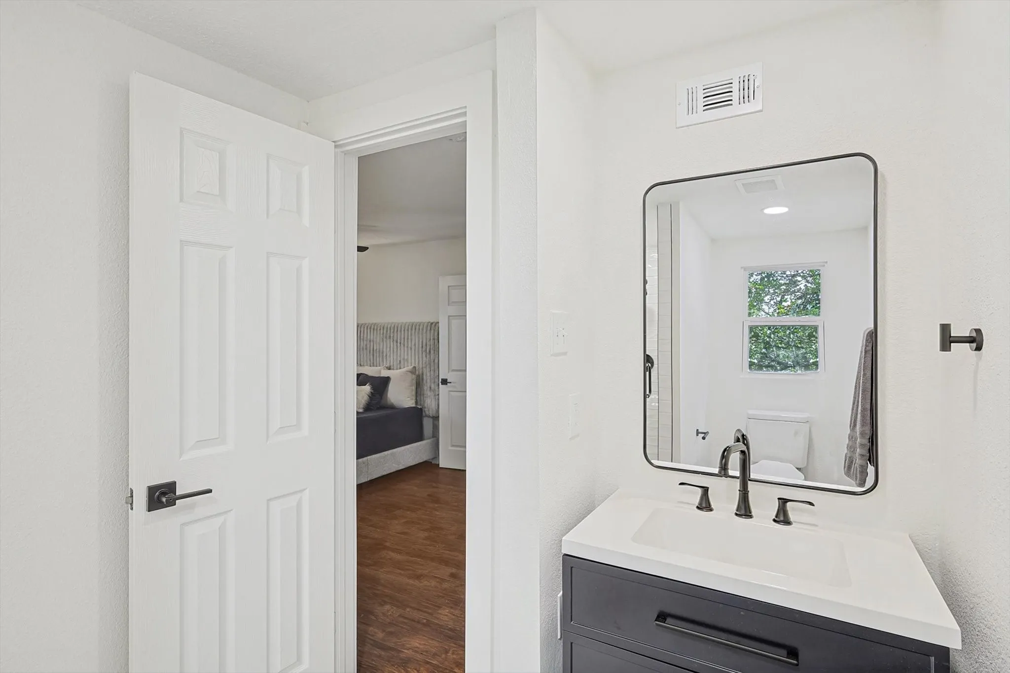 Single Family Residence For Rent in Denton County , 2713 Mcpherson Lane, Flower Mound, Texas 75022, 4 Bedroom, 4 Bathroom, 2 Garage spaces, 2,697 Sqft, built in 1962, mls#21382830, Real Estate Agent in Flower Mound, Homes For Rent in Denton county, Homes For Rent in Flower Mound, Realtor in Flower Mound Texas, Real Estate Brokerage Independent Realty Texas, Luminita Cordes Realtor