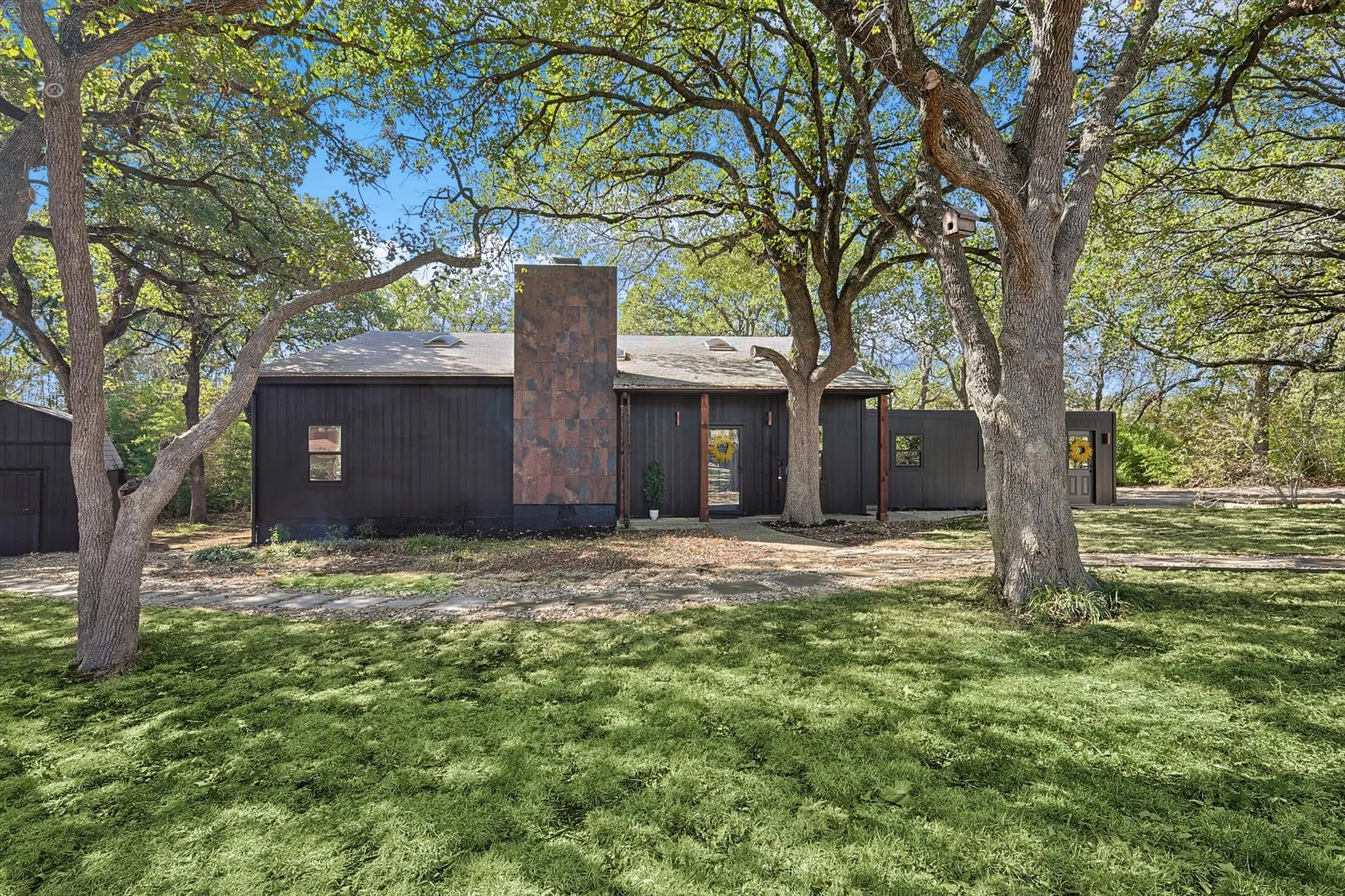 Single Family Residence For Rent in Denton County , 2713 Mcpherson Lane, Flower Mound, Texas 75022, 4 Bedroom, 4 Bathroom, 2 Garage spaces, 2,697 Sqft, built in 1962, mls#21382830, Real Estate Agent in Flower Mound, Homes For Rent in Denton county, Homes For Rent in Flower Mound, Realtor in Flower Mound Texas, Real Estate Brokerage Independent Realty Texas, Luminita Cordes Realtor