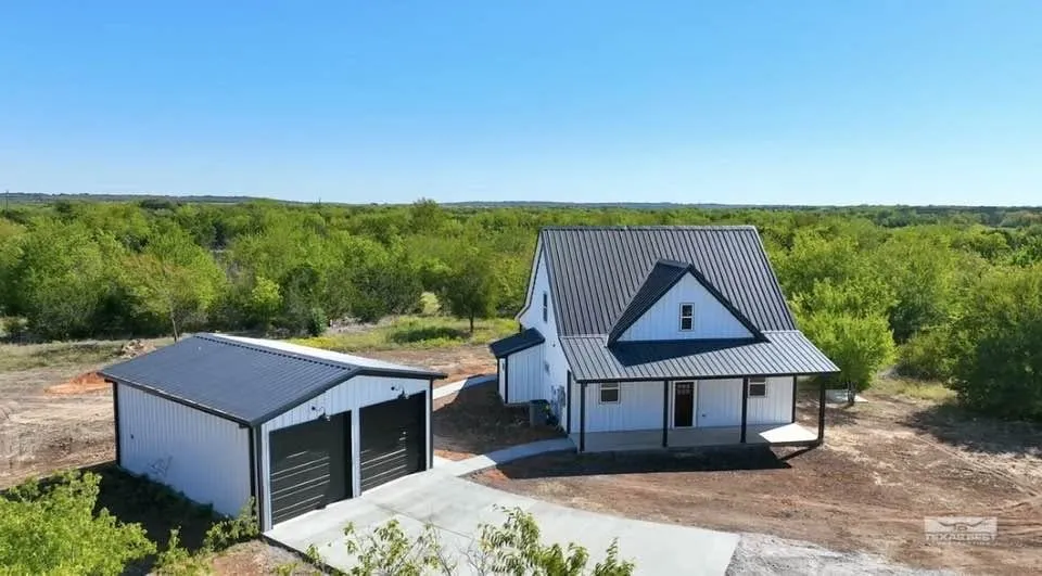 Single Family Residence For Sale in Hill County , 5740 FM 933, Whitney, Texas 76692, 3 Bedroom, 3 Bathroom, 2 Garage spaces, 1,834 Sqft, built in 2021, mls#21382738, Real Estate Agent in Whitney, Homes For Sale in Hill county, Homes For Sale in Whitney, Realtor in Whitney Texas, Real Estate Brokerage Independent Realty Texas, Luminita Cordes Realtor