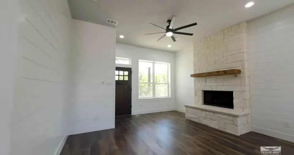 Single Family Residence For Sale in Hill County , 5740 FM 933, Whitney, Texas 76692, 3 Bedroom, 3 Bathroom, 2 Garage spaces, 1,834 Sqft, built in 2021, mls#21382738, Real Estate Agent in Whitney, Homes For Sale in Hill county, Homes For Sale in Whitney, Realtor in Whitney Texas, Real Estate Brokerage Independent Realty Texas, Luminita Cordes Realtor