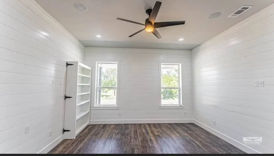 Single Family Residence For Sale in Hill County , 5740 FM 933, Whitney, Texas 76692, 3 Bedroom, 3 Bathroom, 2 Garage spaces, 1,834 Sqft, built in 2021, mls#21382738, Real Estate Agent in Whitney, Homes For Sale in Hill county, Homes For Sale in Whitney, Realtor in Whitney Texas, Real Estate Brokerage Independent Realty Texas, Luminita Cordes Realtor