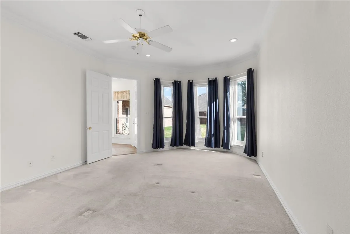 Single Family Residence For Sale in Denton County , 302 Skyline Drive, Trophy Club, Texas 76262, 4 Bedroom, 3 Bathroom, 3 Garage spaces, 3,250 Sqft, built in 1997, mls#21343792, Real Estate Agent in Trophy Club, Homes For Sale in Denton county, Homes For Sale in Trophy Club, Realtor in Trophy Club Texas, Real Estate Brokerage Independent Realty Texas, Luminita Cordes Realtor
