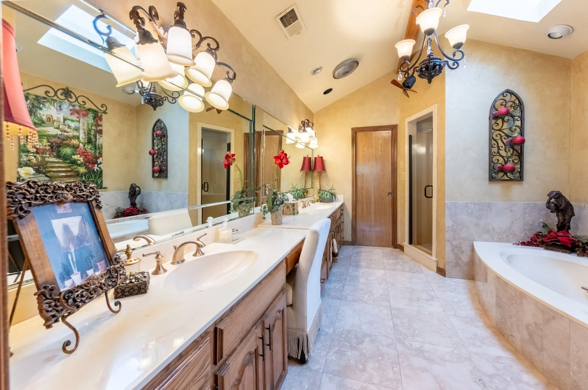 Single Family Residence For Sale in Dallas County , 3316 S Country Club Road, Garland, Texas 75043, 4 Bedroom, 5 Bathroom, 3 Garage spaces, 4,637 Sqft, built in 1984, mls#21382526, Real Estate Agent in Garland, Homes For Sale in Dallas county, Homes For Sale in Garland, Realtor in Garland Texas, Real Estate Brokerage Independent Realty Texas, Luminita Cordes Realtor