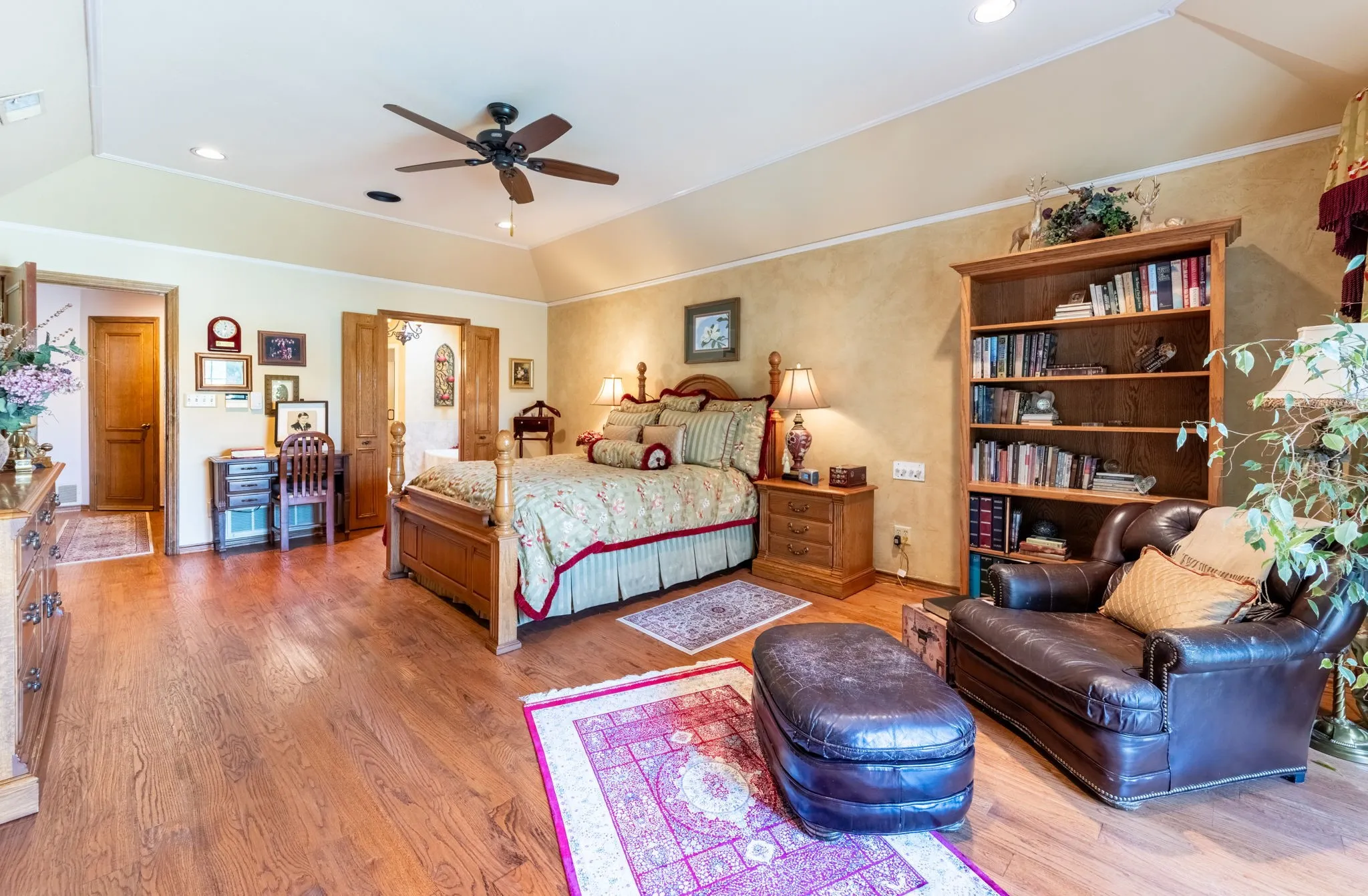 Single Family Residence For Sale in Dallas County , 3316 S Country Club Road, Garland, Texas 75043, 4 Bedroom, 5 Bathroom, 3 Garage spaces, 4,637 Sqft, built in 1984, mls#21382526, Real Estate Agent in Garland, Homes For Sale in Dallas county, Homes For Sale in Garland, Realtor in Garland Texas, Real Estate Brokerage Independent Realty Texas, Luminita Cordes Realtor