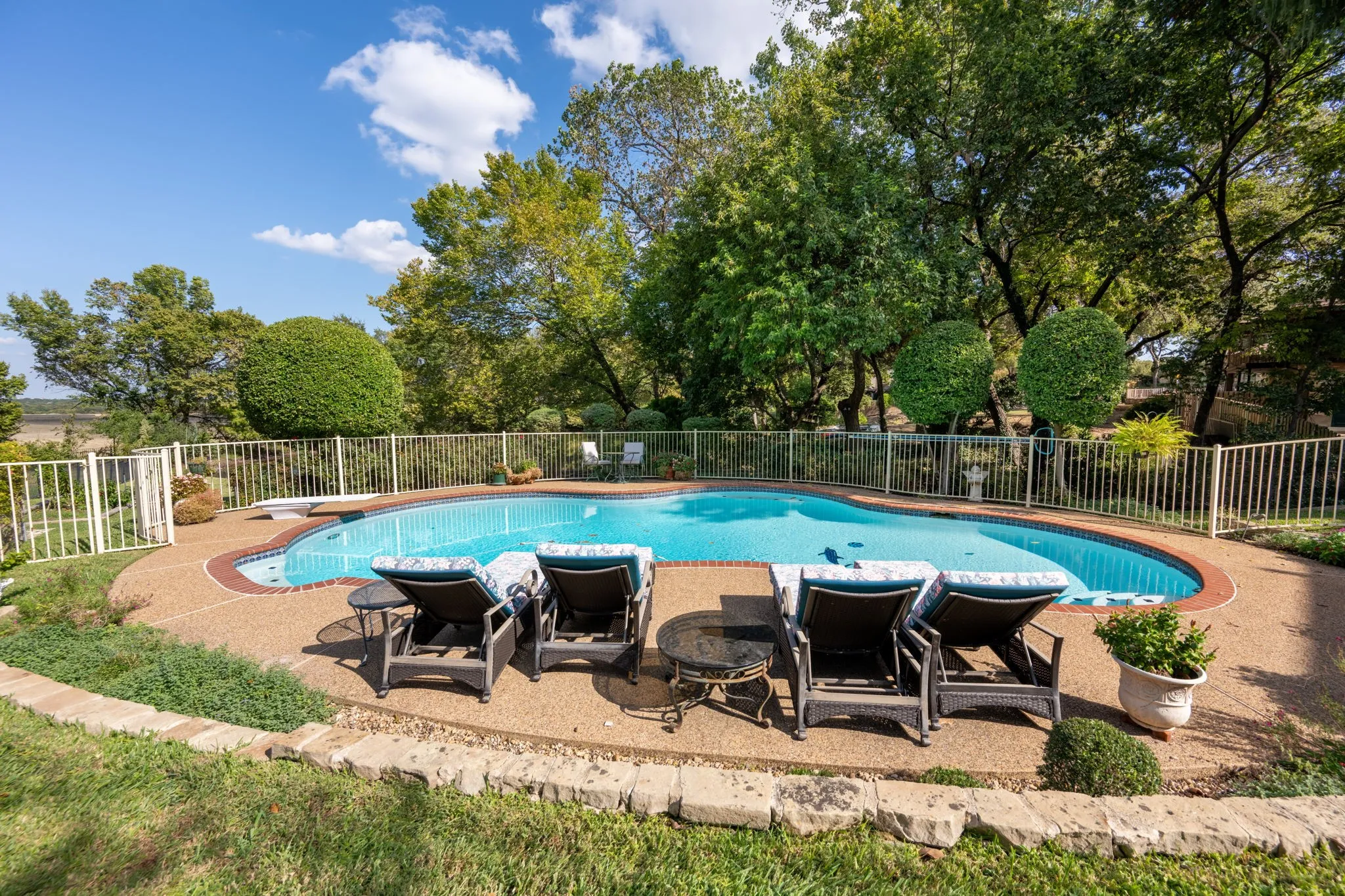 Single Family Residence For Sale in Dallas County , 3316 S Country Club Road, Garland, Texas 75043, 4 Bedroom, 5 Bathroom, 3 Garage spaces, 4,637 Sqft, built in 1984, mls#21382526, Real Estate Agent in Garland, Homes For Sale in Dallas county, Homes For Sale in Garland, Realtor in Garland Texas, Real Estate Brokerage Independent Realty Texas, Luminita Cordes Realtor