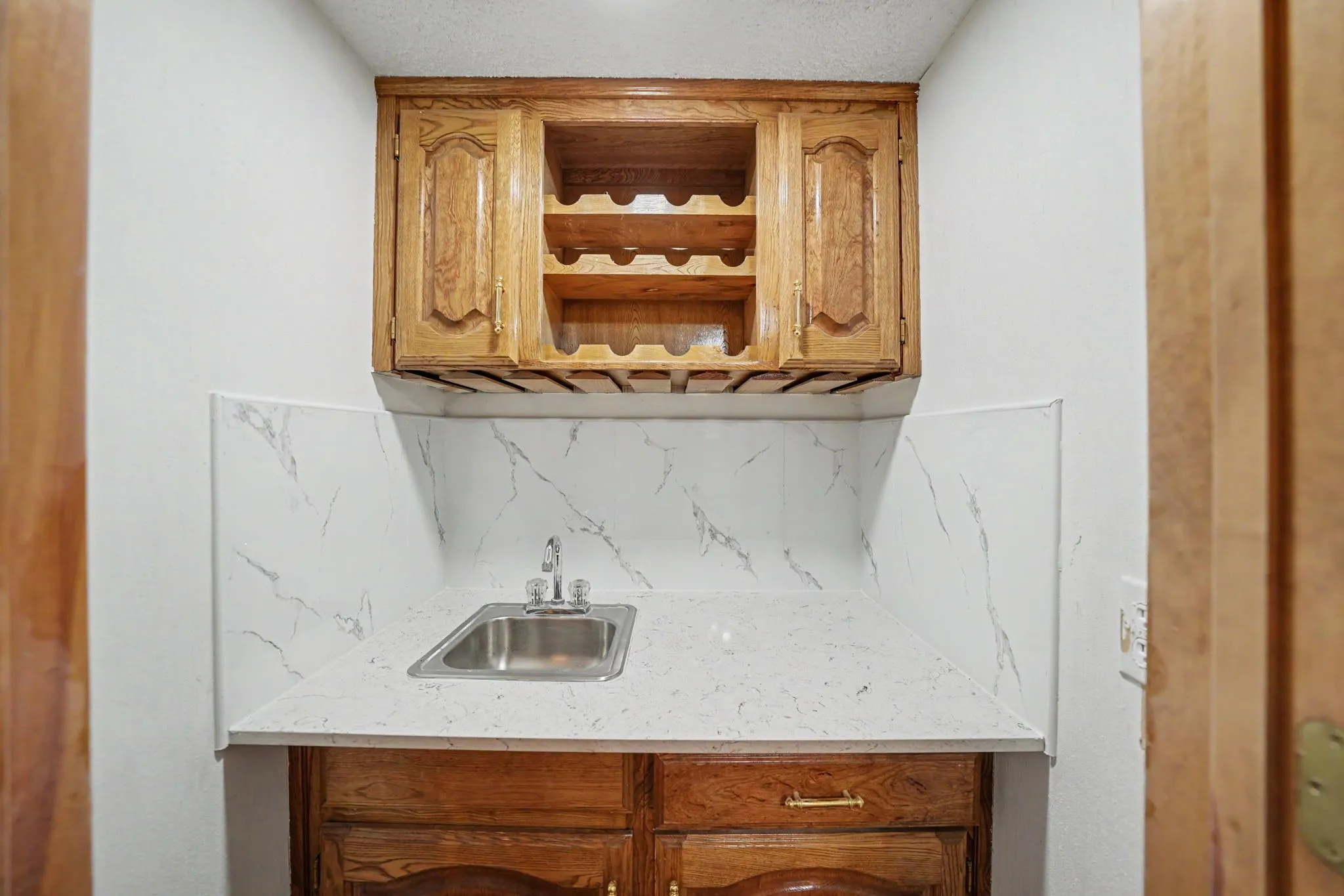 Single Family Residence For Sale in Dallas County , 1230 Lochness Lane, Garland, Texas 75044, 3 Bedroom, 2 Bathroom, 2 Garage spaces, 2,047 Sqft, built in 1986, mls#21382147, Real Estate Agent in Garland, Homes For Sale in Dallas county, Homes For Sale in Garland, Realtor in Garland Texas, Real Estate Brokerage Independent Realty Texas, Luminita Cordes Realtor