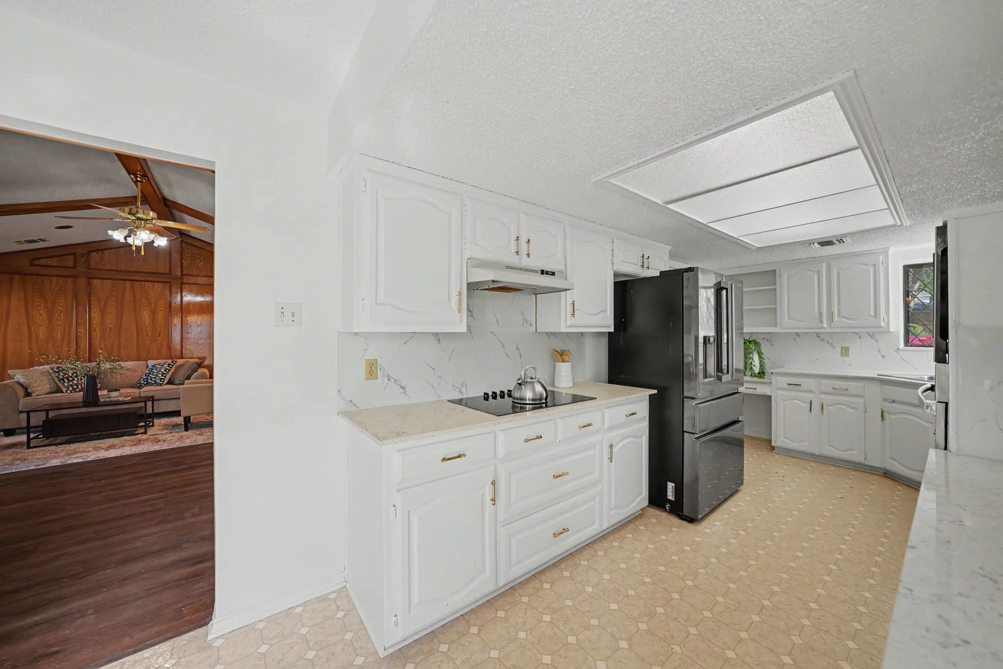 Single Family Residence For Sale in Dallas County , 1230 Lochness Lane, Garland, Texas 75044, 3 Bedroom, 2 Bathroom, 2 Garage spaces, 2,047 Sqft, built in 1986, mls#21382147, Real Estate Agent in Garland, Homes For Sale in Dallas county, Homes For Sale in Garland, Realtor in Garland Texas, Real Estate Brokerage Independent Realty Texas, Luminita Cordes Realtor