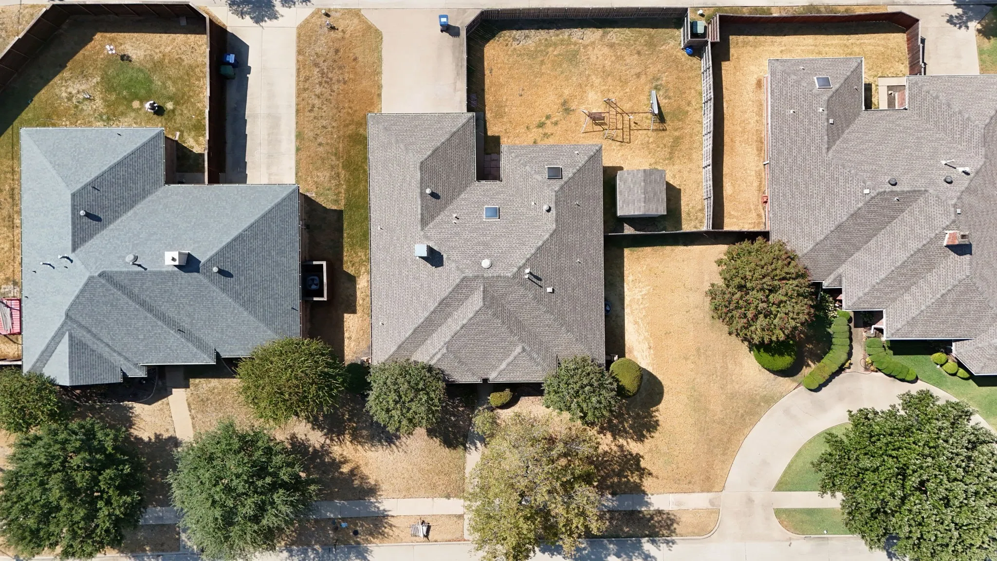 Single Family Residence For Sale in Dallas County , 1230 Lochness Lane, Garland, Texas 75044, 3 Bedroom, 2 Bathroom, 2 Garage spaces, 2,047 Sqft, built in 1986, mls#21382147, Real Estate Agent in Garland, Homes For Sale in Dallas county, Homes For Sale in Garland, Realtor in Garland Texas, Real Estate Brokerage Independent Realty Texas, Luminita Cordes Realtor