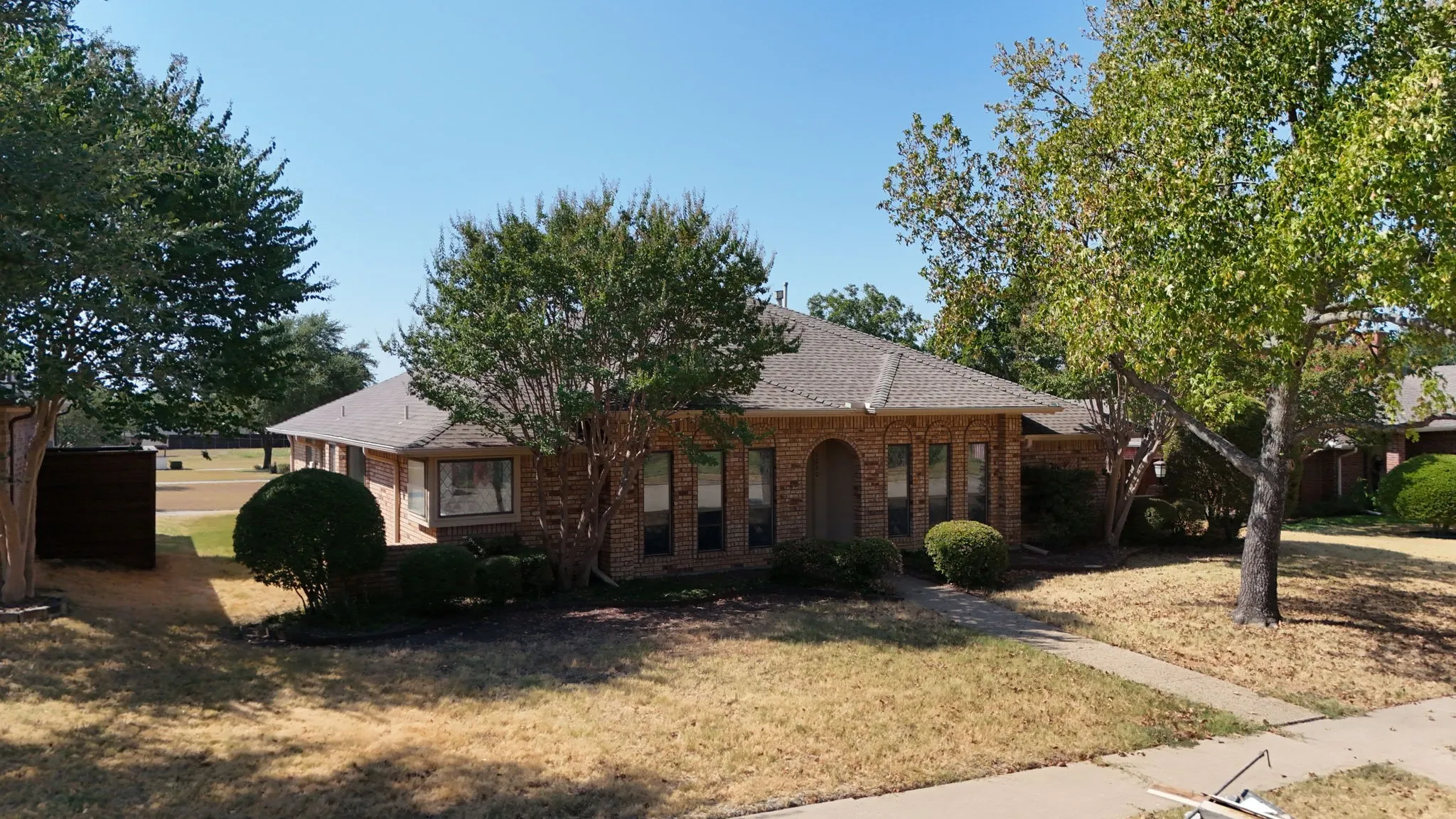 Single Family Residence For Sale in Dallas County , 1230 Lochness Lane, Garland, Texas 75044, 3 Bedroom, 2 Bathroom, 2 Garage spaces, 2,047 Sqft, built in 1986, mls#21382147, Real Estate Agent in Garland, Homes For Sale in Dallas county, Homes For Sale in Garland, Realtor in Garland Texas, Real Estate Brokerage Independent Realty Texas, Luminita Cordes Realtor