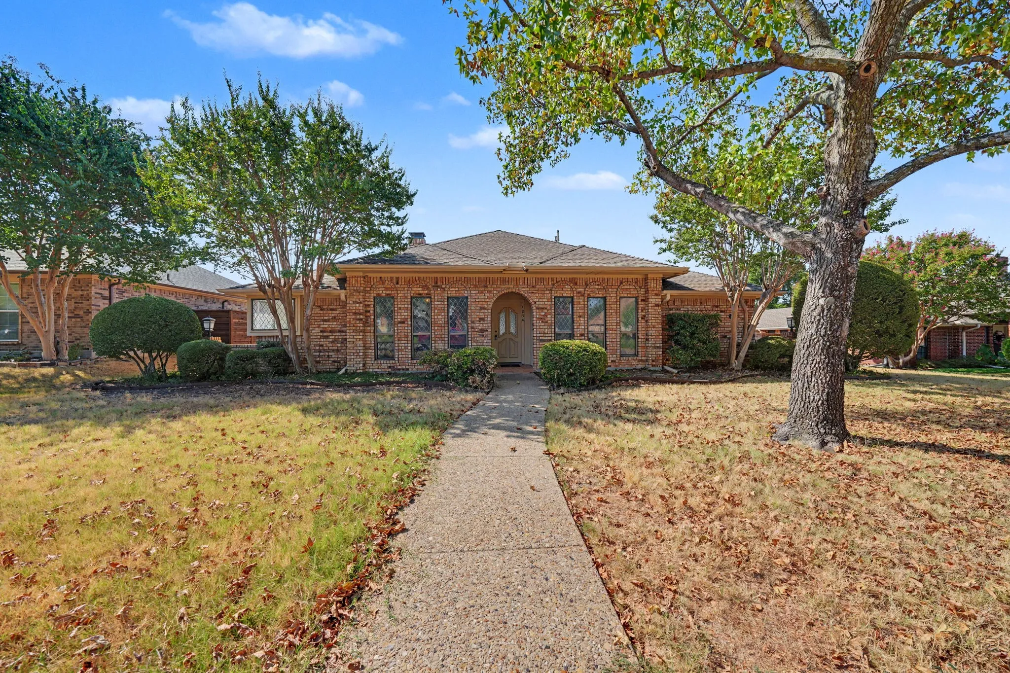 Single Family Residence For Sale in Dallas County , 1230 Lochness Lane, Garland, Texas 75044, 3 Bedroom, 2 Bathroom, 2 Garage spaces, 2,047 Sqft, built in 1986, mls#21382147, Real Estate Agent in Garland, Homes For Sale in Dallas county, Homes For Sale in Garland, Realtor in Garland Texas, Real Estate Brokerage Independent Realty Texas, Luminita Cordes Realtor