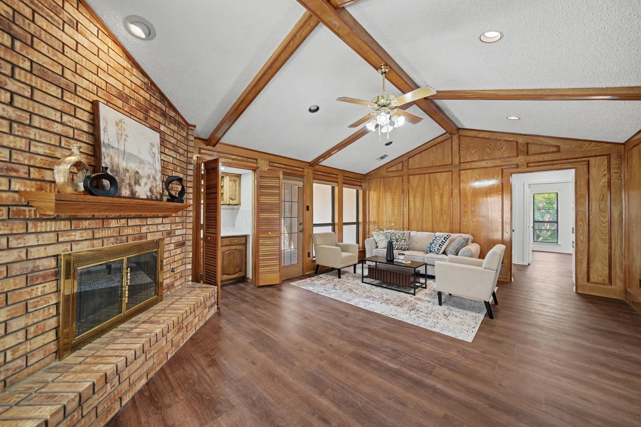 Single Family Residence For Sale in Dallas County , 1230 Lochness Lane, Garland, Texas 75044, 3 Bedroom, 2 Bathroom, 2 Garage spaces, 2,047 Sqft, built in 1986, mls#21382147, Real Estate Agent in Garland, Homes For Sale in Dallas county, Homes For Sale in Garland, Realtor in Garland Texas, Real Estate Brokerage Independent Realty Texas, Luminita Cordes Realtor