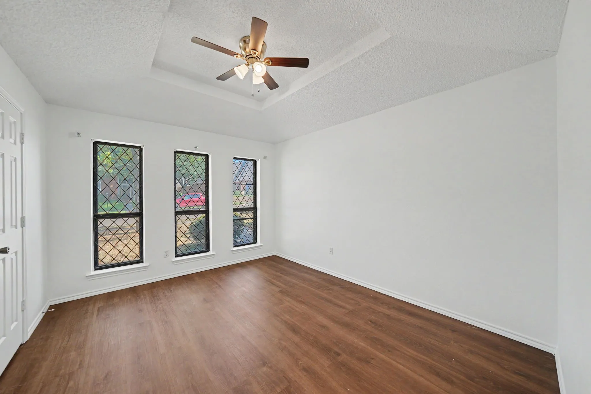 Single Family Residence For Sale in Dallas County , 1230 Lochness Lane, Garland, Texas 75044, 3 Bedroom, 2 Bathroom, 2 Garage spaces, 2,047 Sqft, built in 1986, mls#21382147, Real Estate Agent in Garland, Homes For Sale in Dallas county, Homes For Sale in Garland, Realtor in Garland Texas, Real Estate Brokerage Independent Realty Texas, Luminita Cordes Realtor