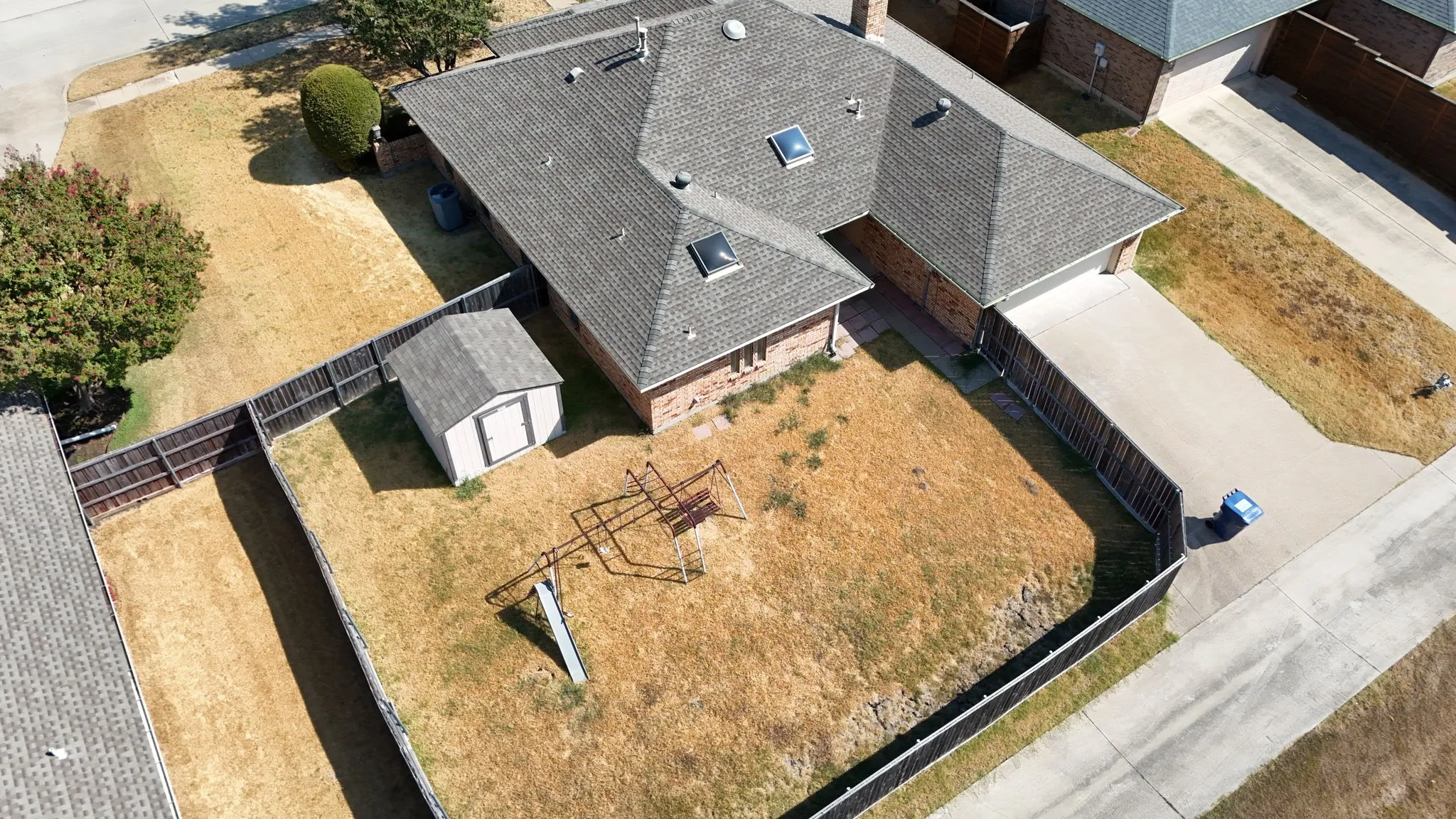 Single Family Residence For Sale in Dallas County , 1230 Lochness Lane, Garland, Texas 75044, 3 Bedroom, 2 Bathroom, 2 Garage spaces, 2,047 Sqft, built in 1986, mls#21382147, Real Estate Agent in Garland, Homes For Sale in Dallas county, Homes For Sale in Garland, Realtor in Garland Texas, Real Estate Brokerage Independent Realty Texas, Luminita Cordes Realtor