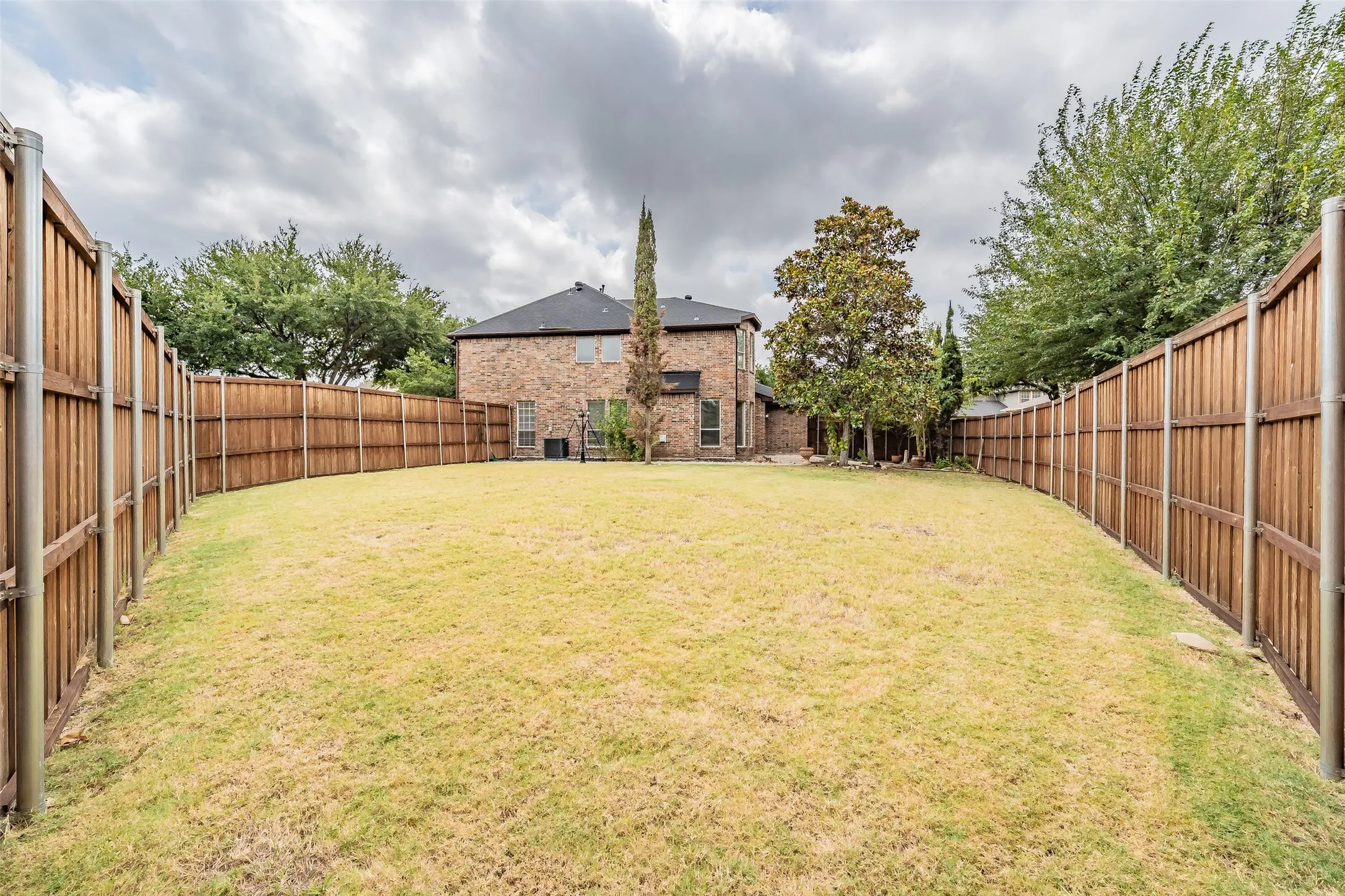 Single Family Residence For Sale in Denton County , 2100 Copperfield Court, Frisco, Texas 75036, 4 Bedroom, 3 Bathroom, 3 Garage spaces, 4,152 Sqft, built in 1999, mls#21369997, Real Estate Agent in Frisco, Homes For Sale in Denton county, Homes For Sale in Frisco, Realtor in Frisco Texas, Real Estate Brokerage Independent Realty Texas, Luminita Cordes Realtor