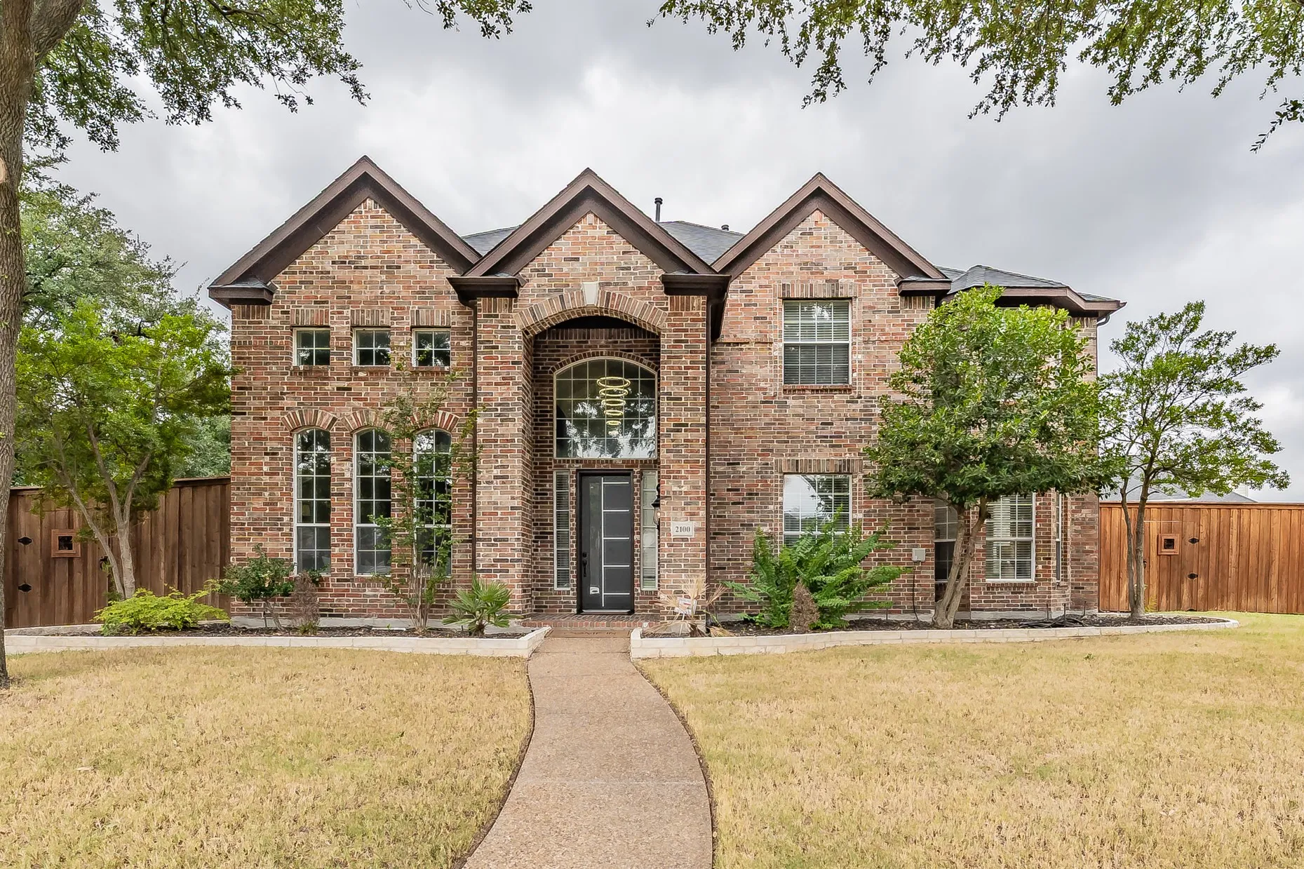 Single Family Residence For Sale in Denton County , 2100 Copperfield Court, Frisco, Texas 75036, 4 Bedroom, 3 Bathroom, 3 Garage spaces, 4,152 Sqft, built in 1999, mls#21369997, Real Estate Agent in Frisco, Homes For Sale in Denton county, Homes For Sale in Frisco, Realtor in Frisco Texas, Real Estate Brokerage Independent Realty Texas, Luminita Cordes Realtor