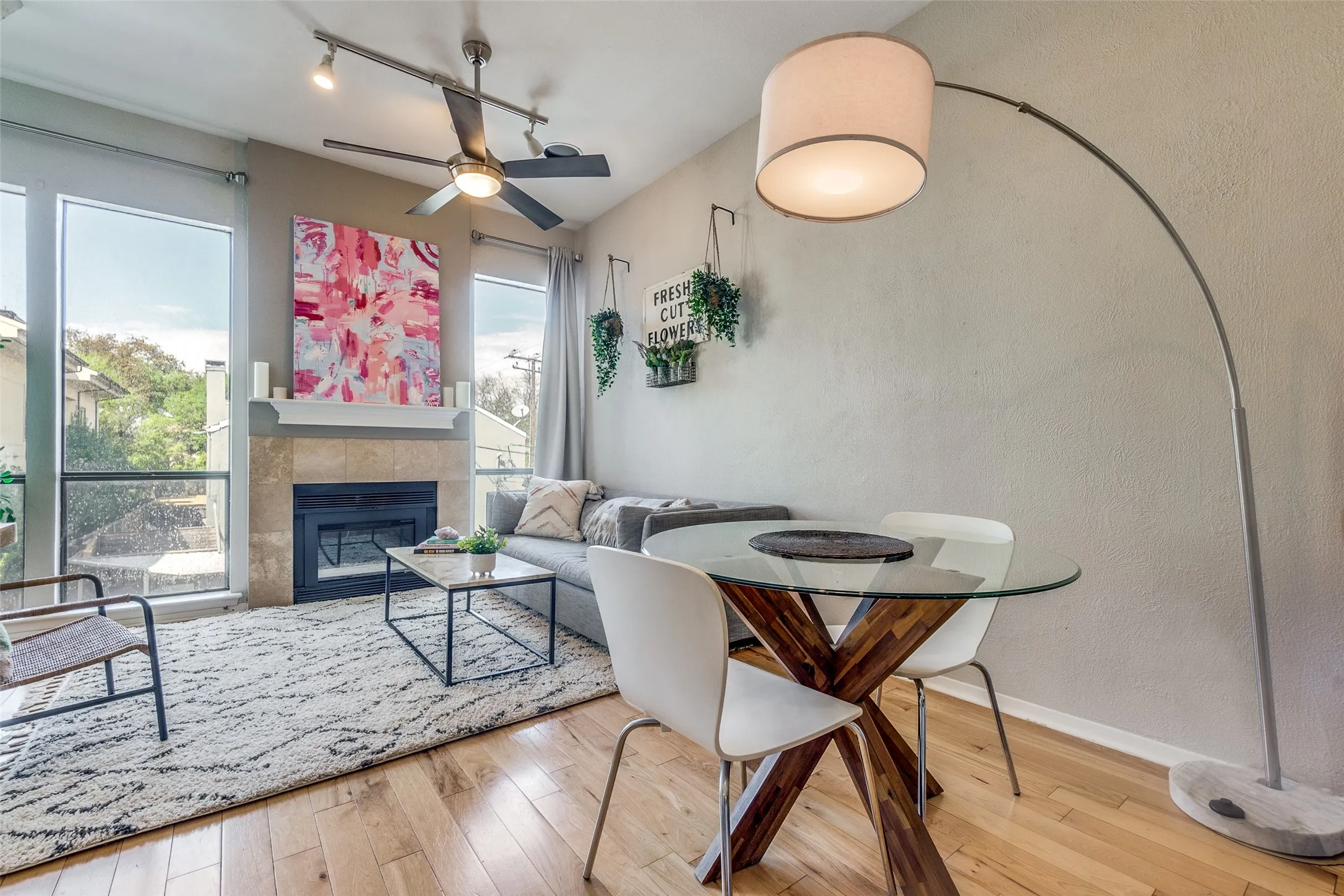 Condominium For Sale in Dallas County , 3907 Throckmorton Street 2, Dallas, Texas 75219, 1 Bedroom, 2 Bathroom, 1 Garage spaces, 787 Sqft, built in 1983, mls#21382856, Real Estate Agent in Dallas, Homes For Sale in Dallas county, Homes For Sale in Dallas, Realtor in Dallas Texas, Real Estate Brokerage Independent Realty Texas, Luminita Cordes Realtor