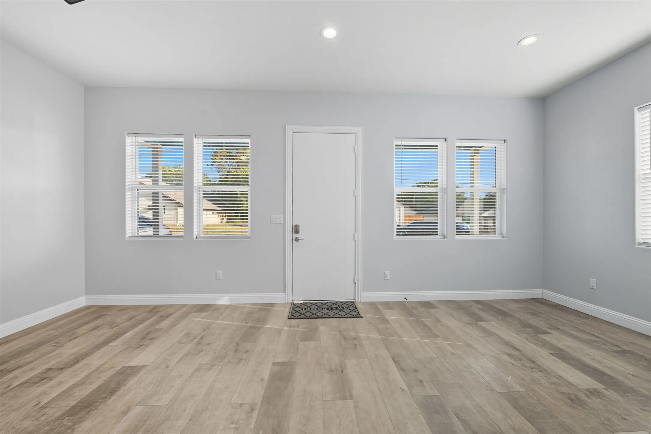 Single Family Residence For Sale in Tarrant County , 914 E Tucker Street, Fort Worth, Texas 76104, 2 Bedroom, 2 Bathroom, Garage spaces, 1,219 Sqft, built in 2025, mls#21382859, Real Estate Agent in Fort Worth, Homes For Sale in Tarrant county, Homes For Sale in Fort Worth, Realtor in Fort Worth Texas, Real Estate Brokerage Independent Realty Texas, Luminita Cordes Realtor