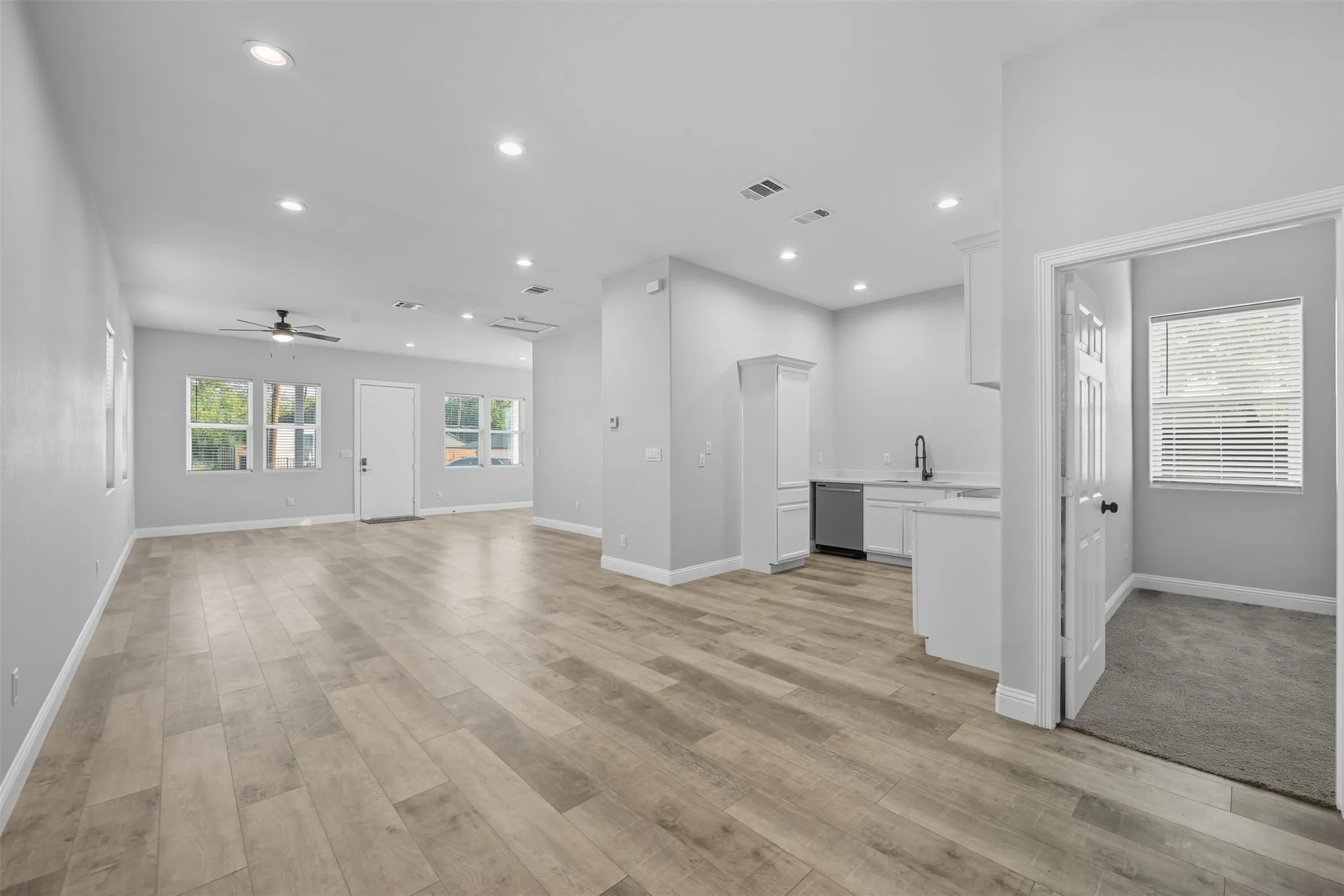 Single Family Residence For Sale in Tarrant County , 914 E Tucker Street, Fort Worth, Texas 76104, 2 Bedroom, 2 Bathroom, Garage spaces, 1,219 Sqft, built in 2025, mls#21382859, Real Estate Agent in Fort Worth, Homes For Sale in Tarrant county, Homes For Sale in Fort Worth, Realtor in Fort Worth Texas, Real Estate Brokerage Independent Realty Texas, Luminita Cordes Realtor