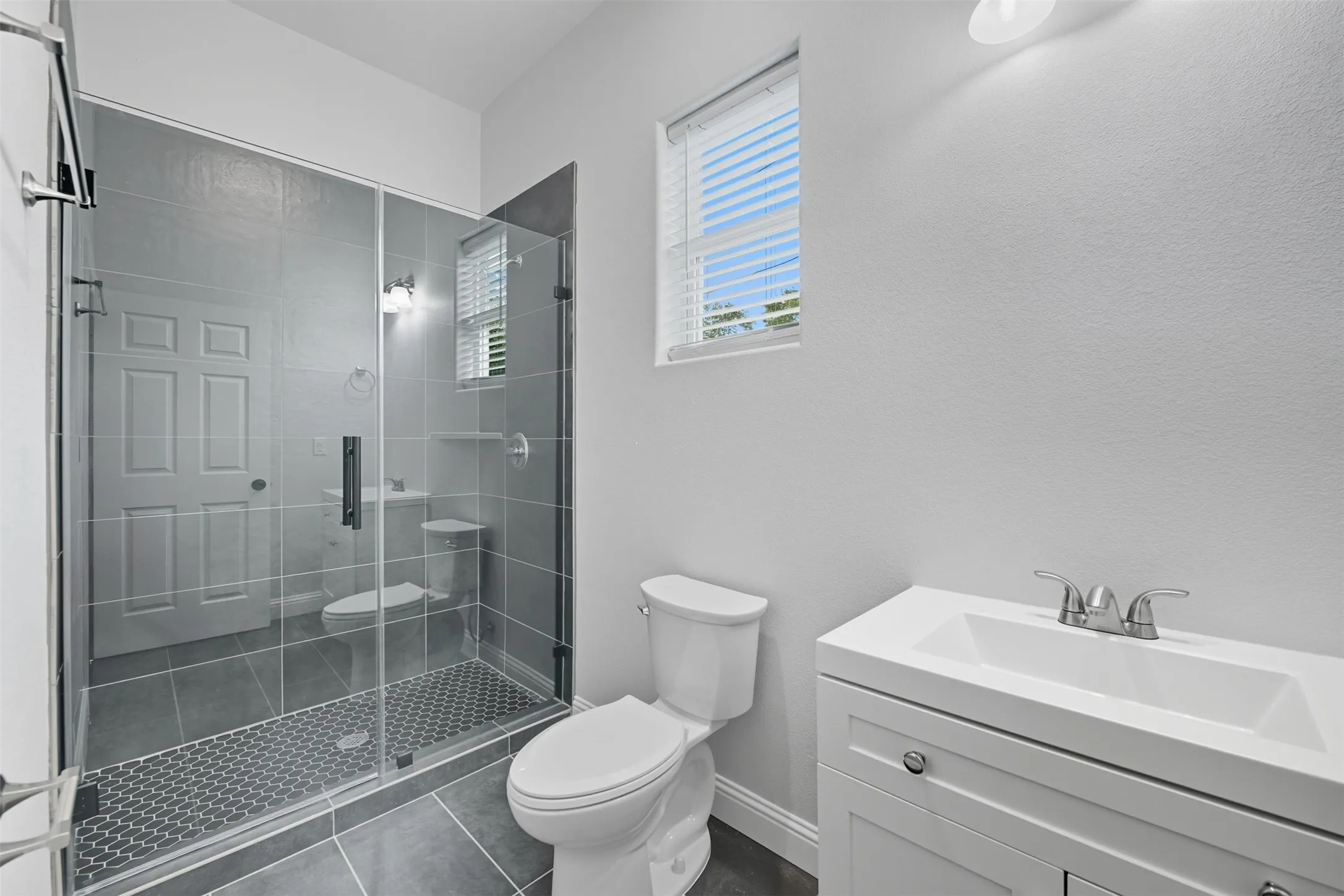 Single Family Residence For Sale in Tarrant County , 914 E Tucker Street, Fort Worth, Texas 76104, 2 Bedroom, 2 Bathroom, Garage spaces, 1,219 Sqft, built in 2025, mls#21382859, Real Estate Agent in Fort Worth, Homes For Sale in Tarrant county, Homes For Sale in Fort Worth, Realtor in Fort Worth Texas, Real Estate Brokerage Independent Realty Texas, Luminita Cordes Realtor