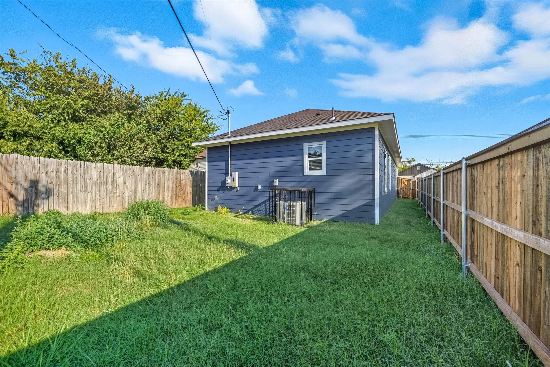 Single Family Residence For Sale in Tarrant County , 914 E Tucker Street, Fort Worth, Texas 76104, 2 Bedroom, 2 Bathroom, Garage spaces, 1,219 Sqft, built in 2025, mls#21382859, Real Estate Agent in Fort Worth, Homes For Sale in Tarrant county, Homes For Sale in Fort Worth, Realtor in Fort Worth Texas, Real Estate Brokerage Independent Realty Texas, Luminita Cordes Realtor