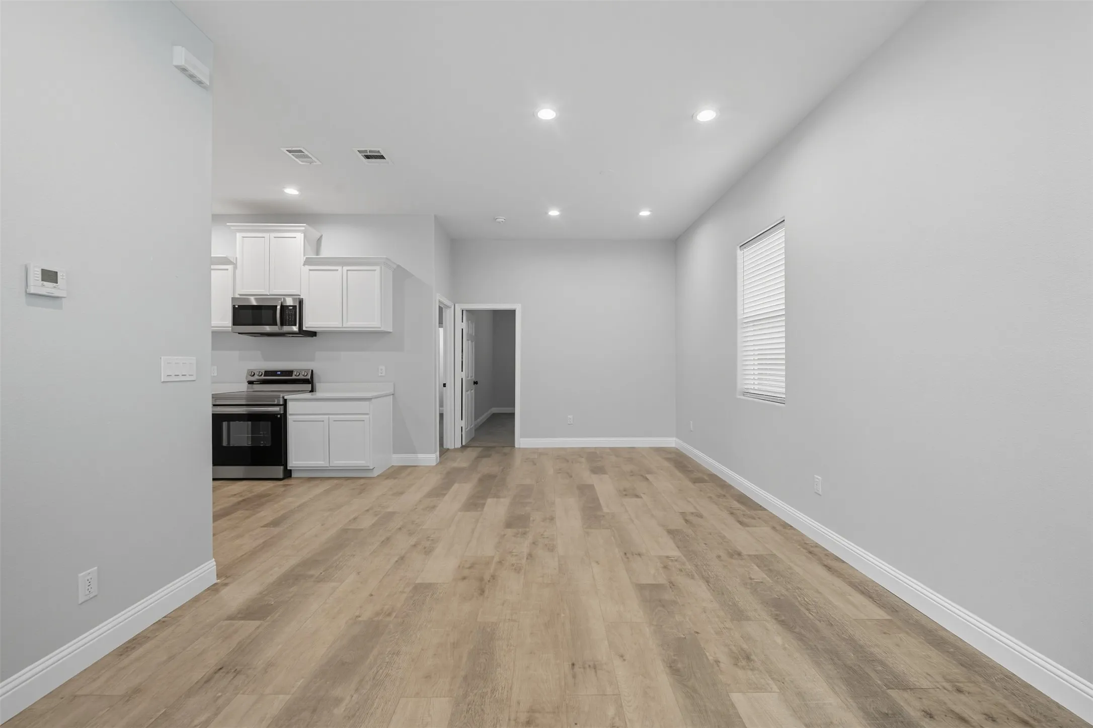 Single Family Residence For Sale in Tarrant County , 914 E Tucker Street, Fort Worth, Texas 76104, 2 Bedroom, 2 Bathroom, Garage spaces, 1,219 Sqft, built in 2025, mls#21382859, Real Estate Agent in Fort Worth, Homes For Sale in Tarrant county, Homes For Sale in Fort Worth, Realtor in Fort Worth Texas, Real Estate Brokerage Independent Realty Texas, Luminita Cordes Realtor