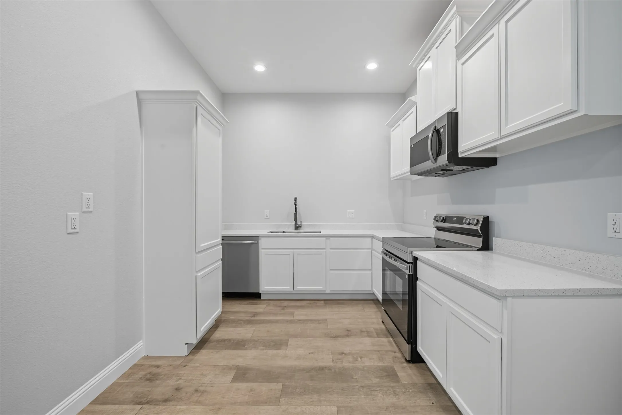 Single Family Residence For Sale in Tarrant County , 914 E Tucker Street, Fort Worth, Texas 76104, 2 Bedroom, 2 Bathroom, Garage spaces, 1,219 Sqft, built in 2025, mls#21382859, Real Estate Agent in Fort Worth, Homes For Sale in Tarrant county, Homes For Sale in Fort Worth, Realtor in Fort Worth Texas, Real Estate Brokerage Independent Realty Texas, Luminita Cordes Realtor